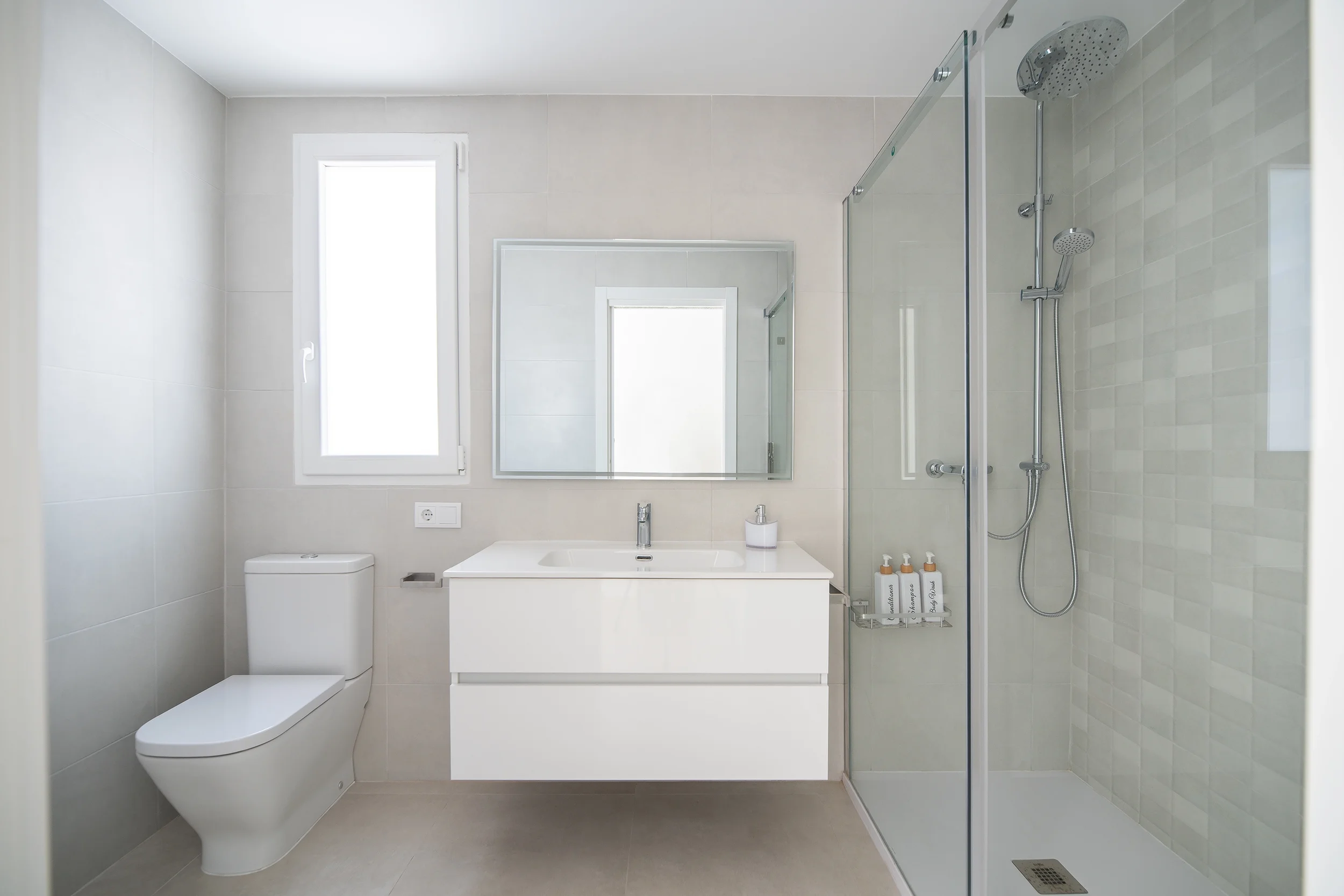 esvibar-arquitectes-casa-rio-baño-luminoso-vivienda-obra-nueva-vilareal-01.webp
