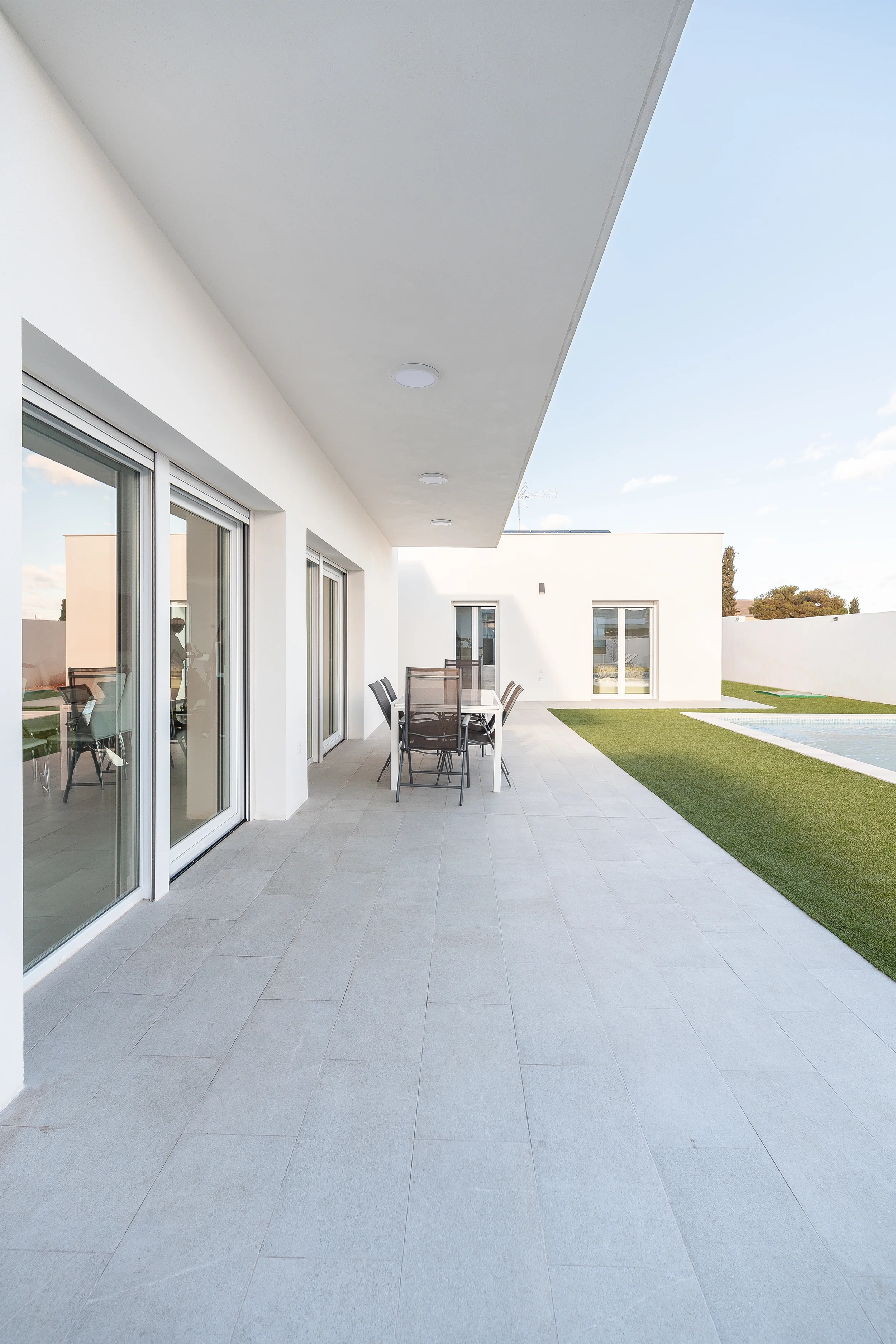 esvibar-arquitectes-casa-rio-exterior-terraza-vivienda-obra-nueva-vilareal-02.webp