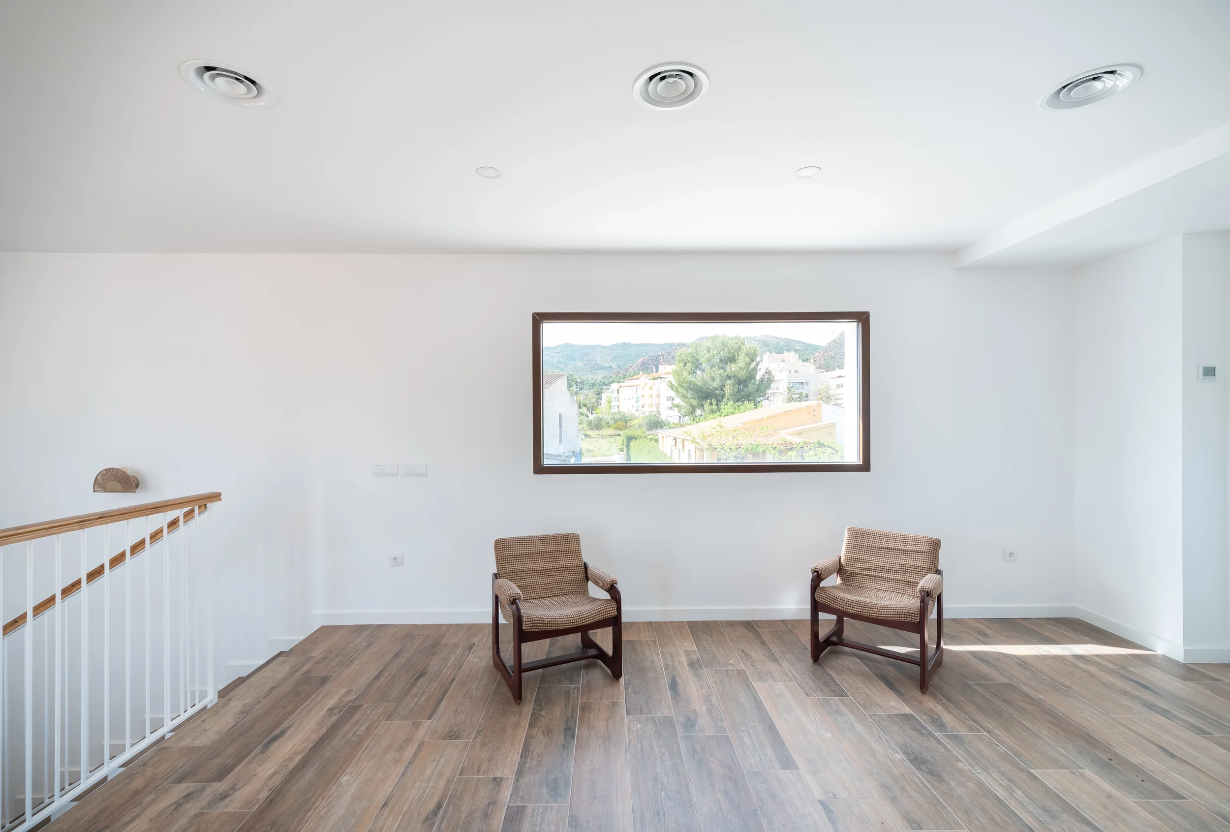 esvibar-arquitectes-villa-marisa-distribuidor-amplio-vivienda-obra-nueva-benicassim.webp