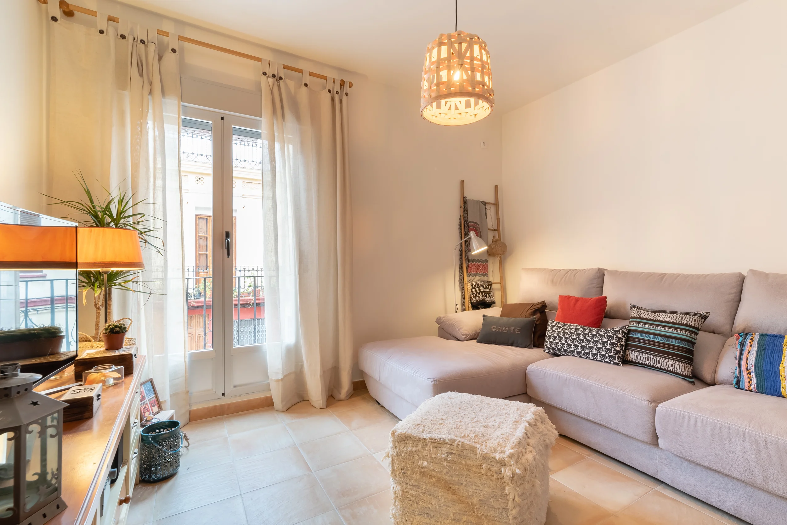 esvibar-arquitectes-lepanto-salon-luminoso-reforma-vivienda-castellon.webp
