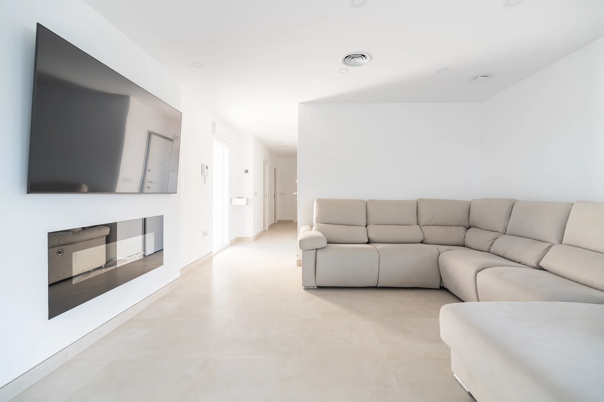 esvibar-arquitectes-casa-rio-salon-minimalista-vivienda-obra-nueva-vilareal.webp