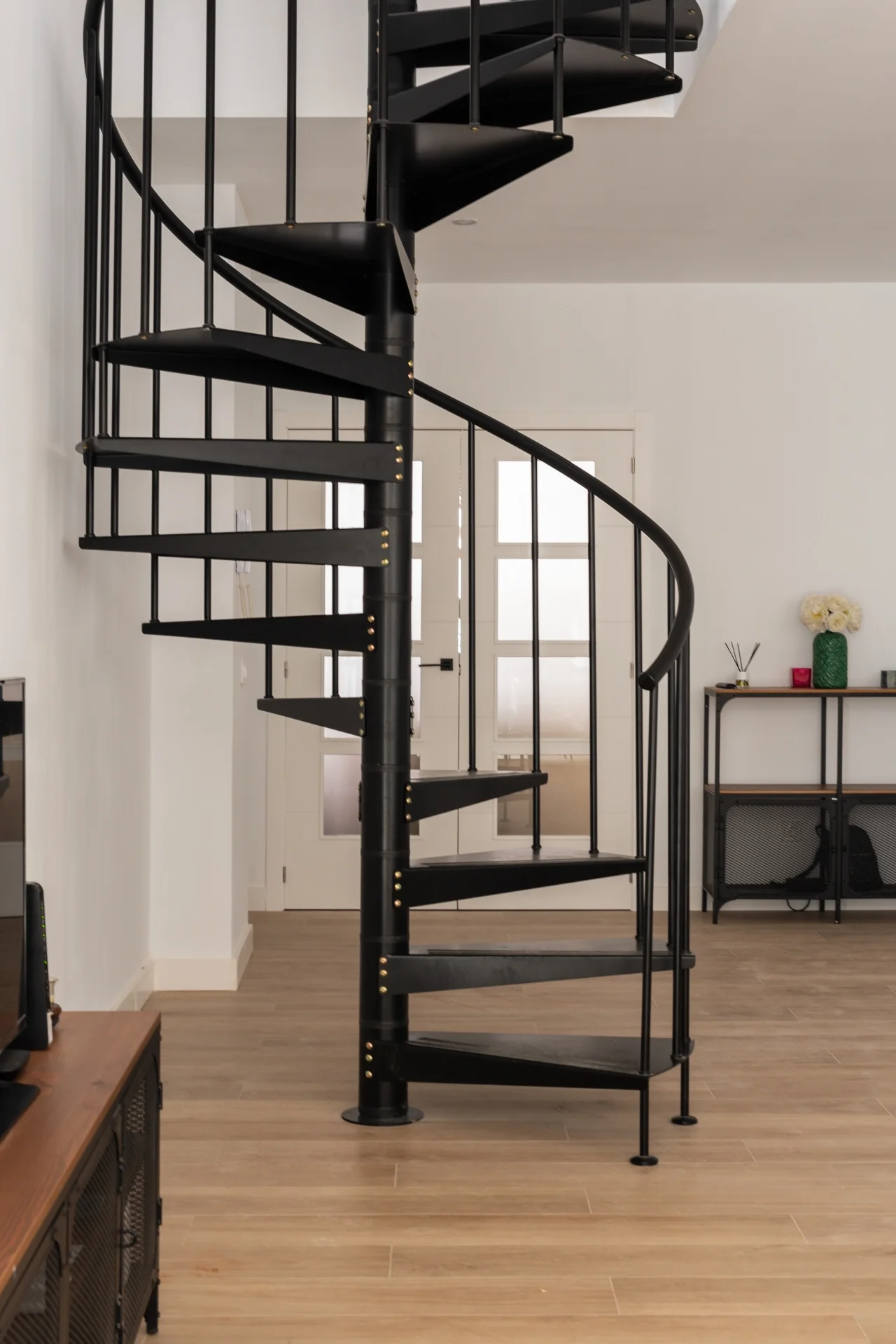 esvibar-arquitectes-casa-seco-interior-escalera-sofisticada-vivienda-rehabilitacion-integral-vilareal-castellon-02