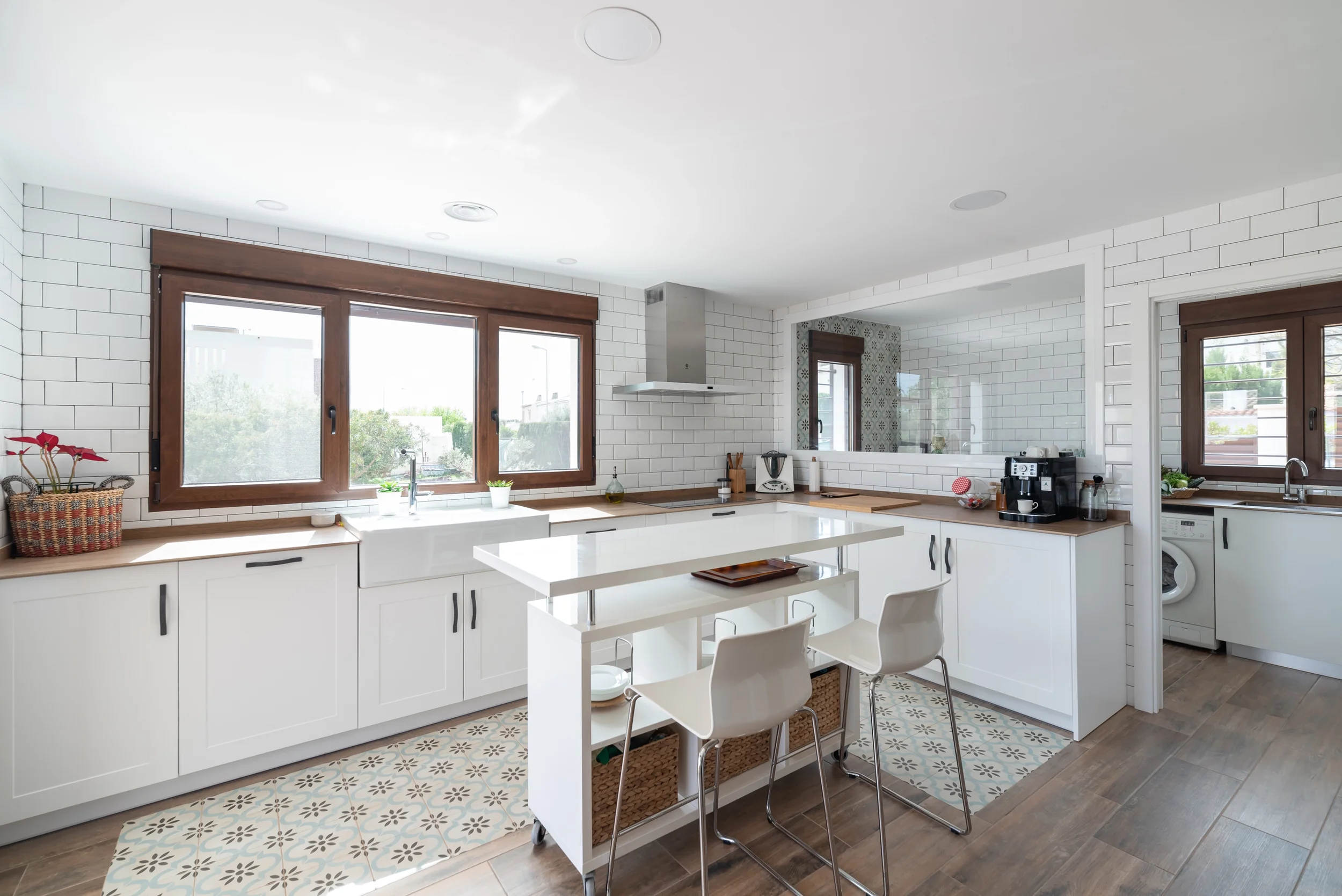 esvibar-arquitectes-villa-marisa-cocina-abierta-vivienda-obra-nueva-benicassim.webp