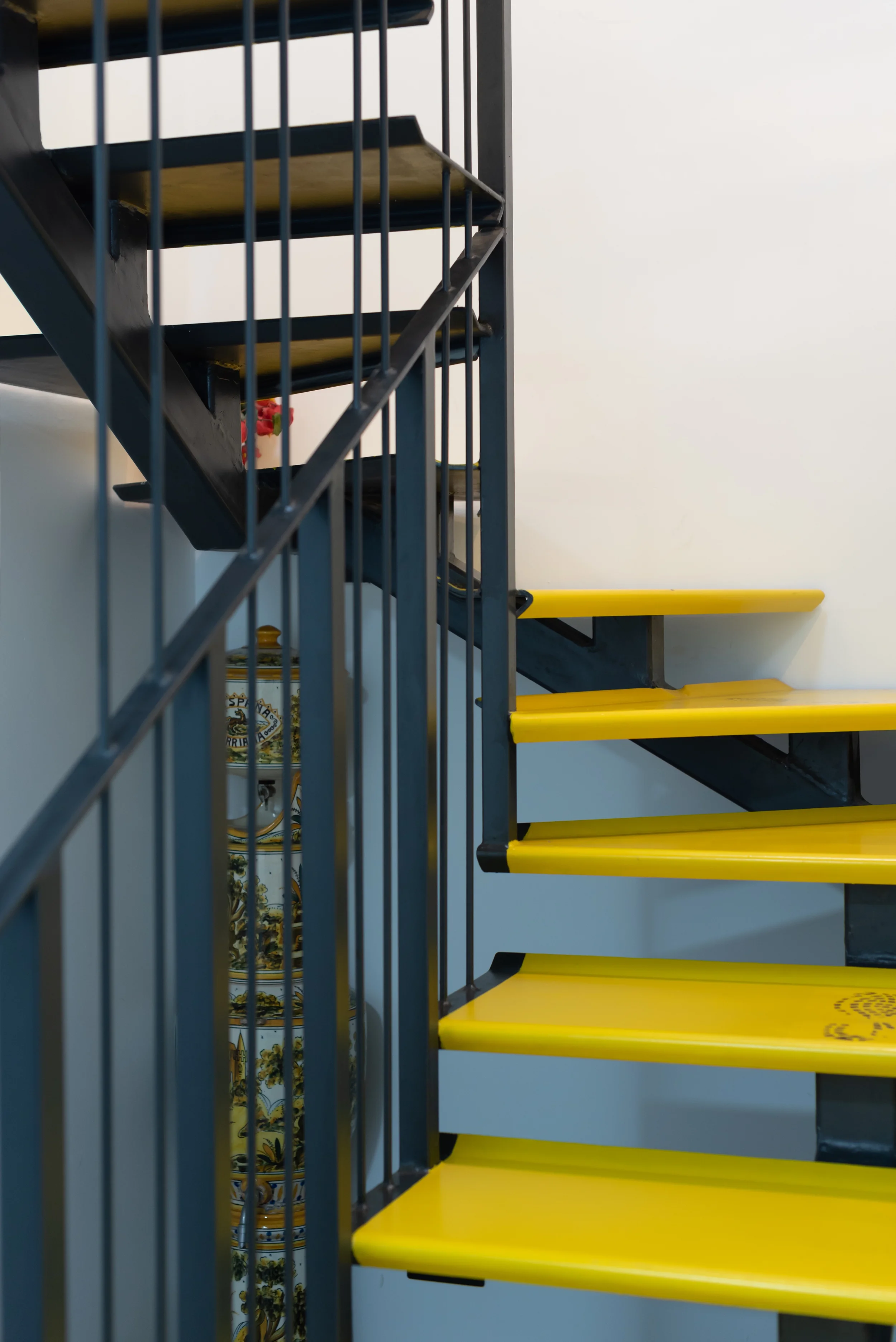 esvibar-arquitectes-sm33-escaleras-originales-rehabilitacion-vivienda-vilareal-castellon-02.webp