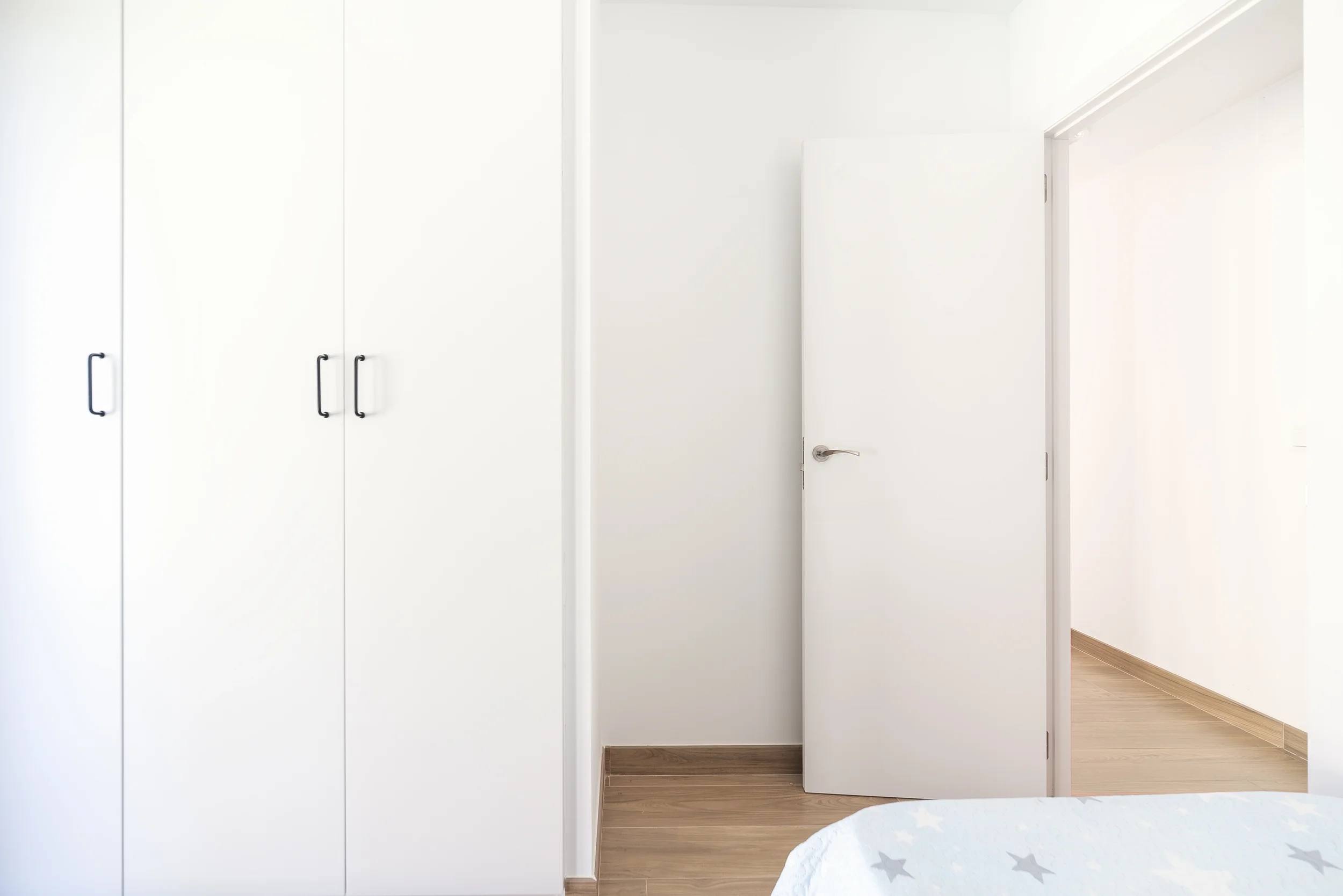 esvibar-arquitectes-casa-ian-armarios-funcionales-vivienda-obra-nueva-castellon