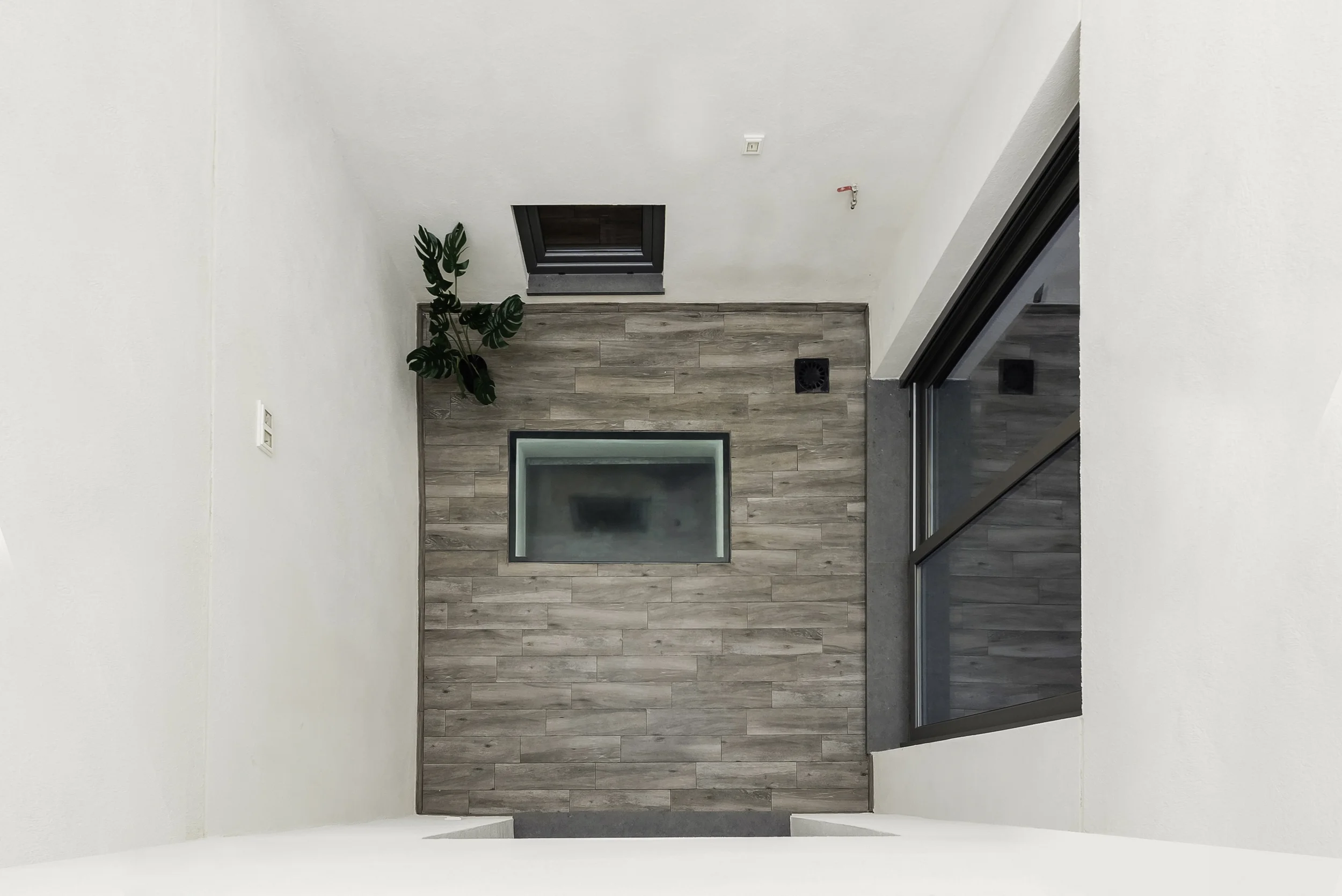 esvibar-arquitectes-grey-crest-patio-interior-funcional-vivienda-reforma-integral-vilareal-castellon-01.webp