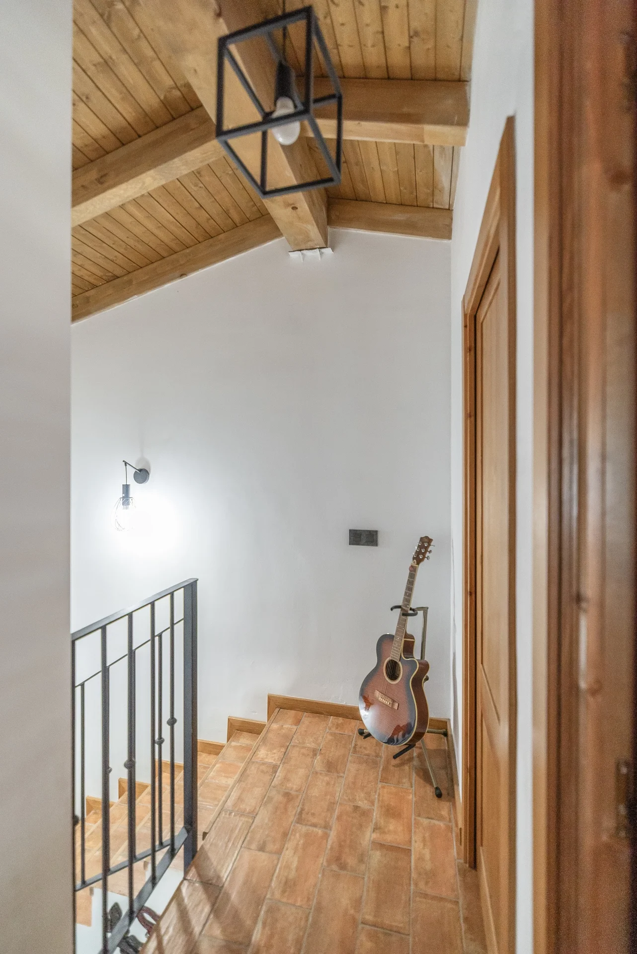 esvibar-arquitectes-quatre-pedres-distribuidor-funcional-vivienda-rehabilitacion-sierra-espadan.webp