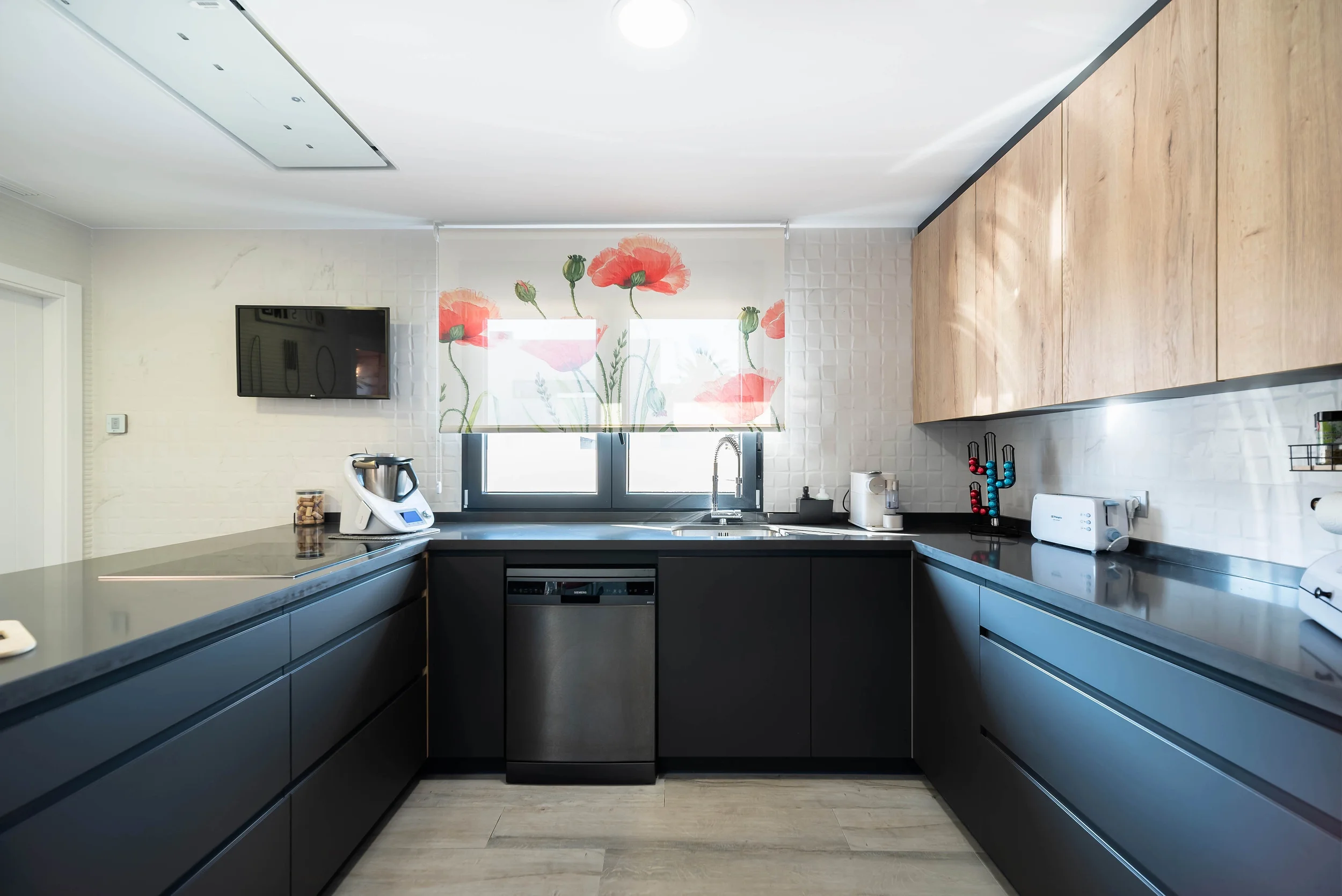 esvibar-arquitectes-villa-luca-cocina-moderna-vivienda-obra-nueva-castellon-02.webp