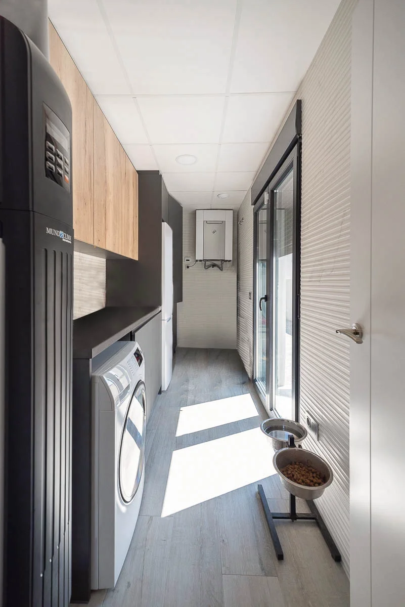 esvibar-arquitectes-villa-luca-lavanderia-funcional-vivienda-obra-nueva-castellon.webp