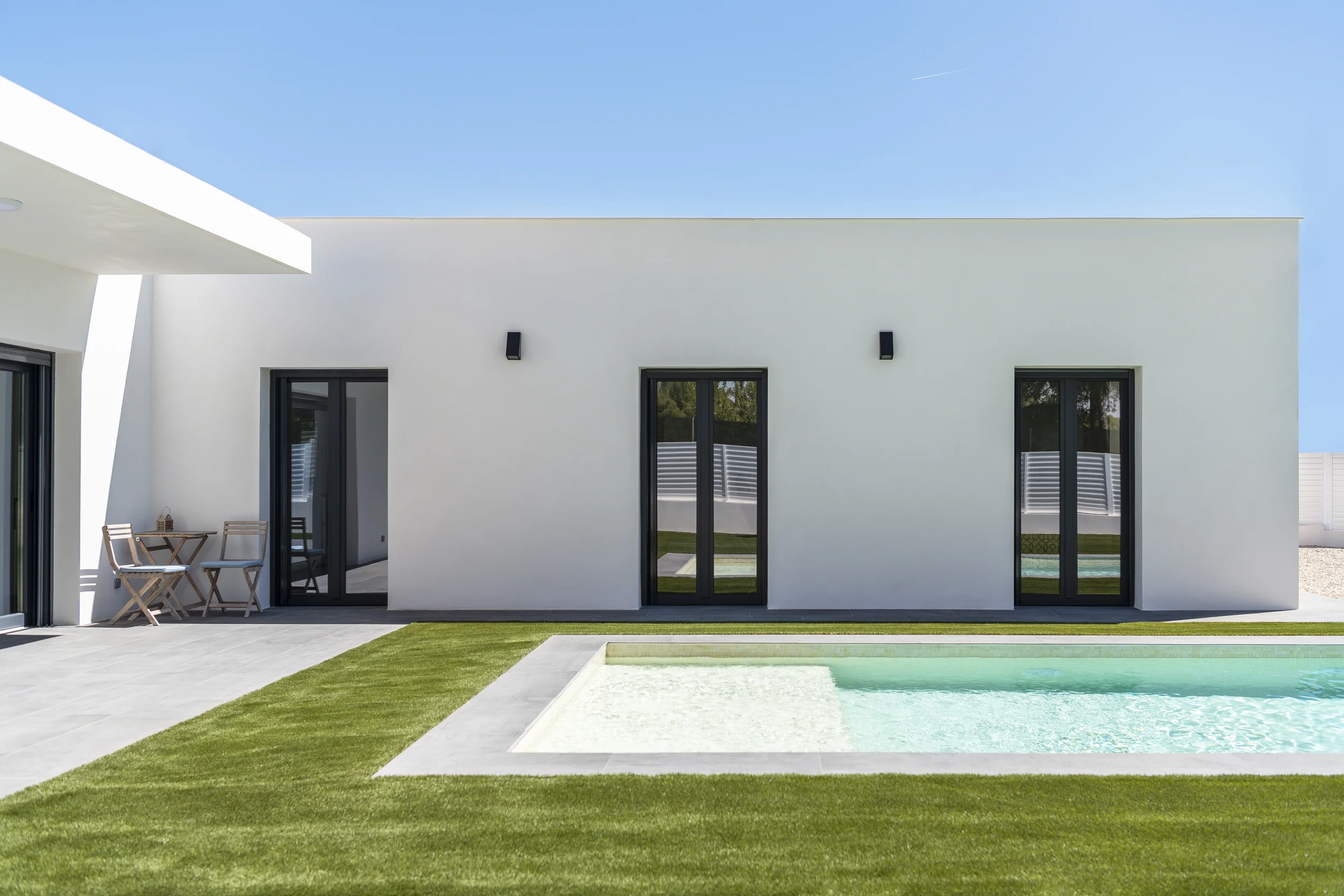 esvibar-arquitectes-casa-ian-piscina-premium-vivienda-obra-nueva-castellon-02.webp