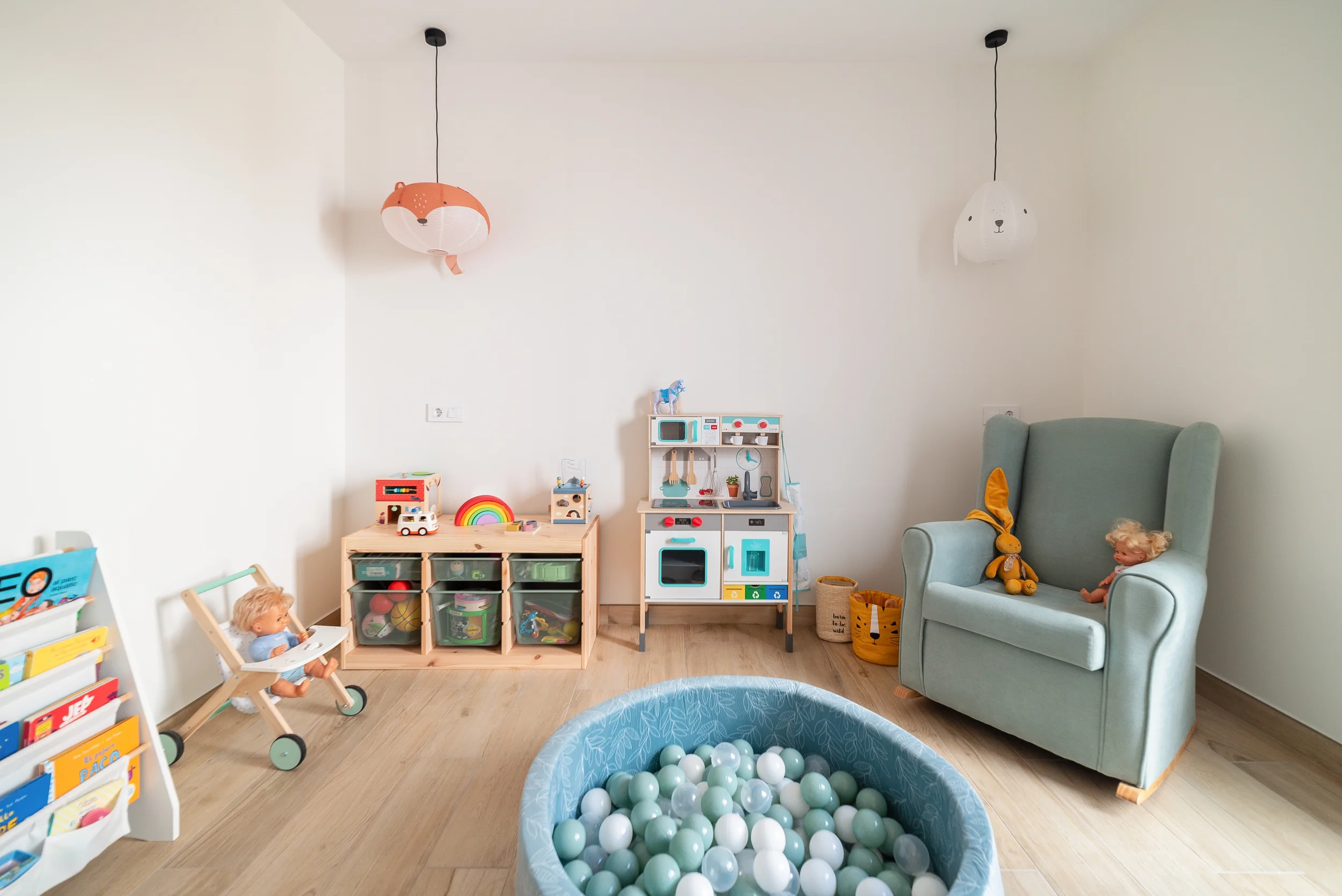 esvibar-arquitectes-casa-nupaes-habitacion-juegos-espaciosa-vivienda-rehabilitacion-vilareal-castellon-02.webp