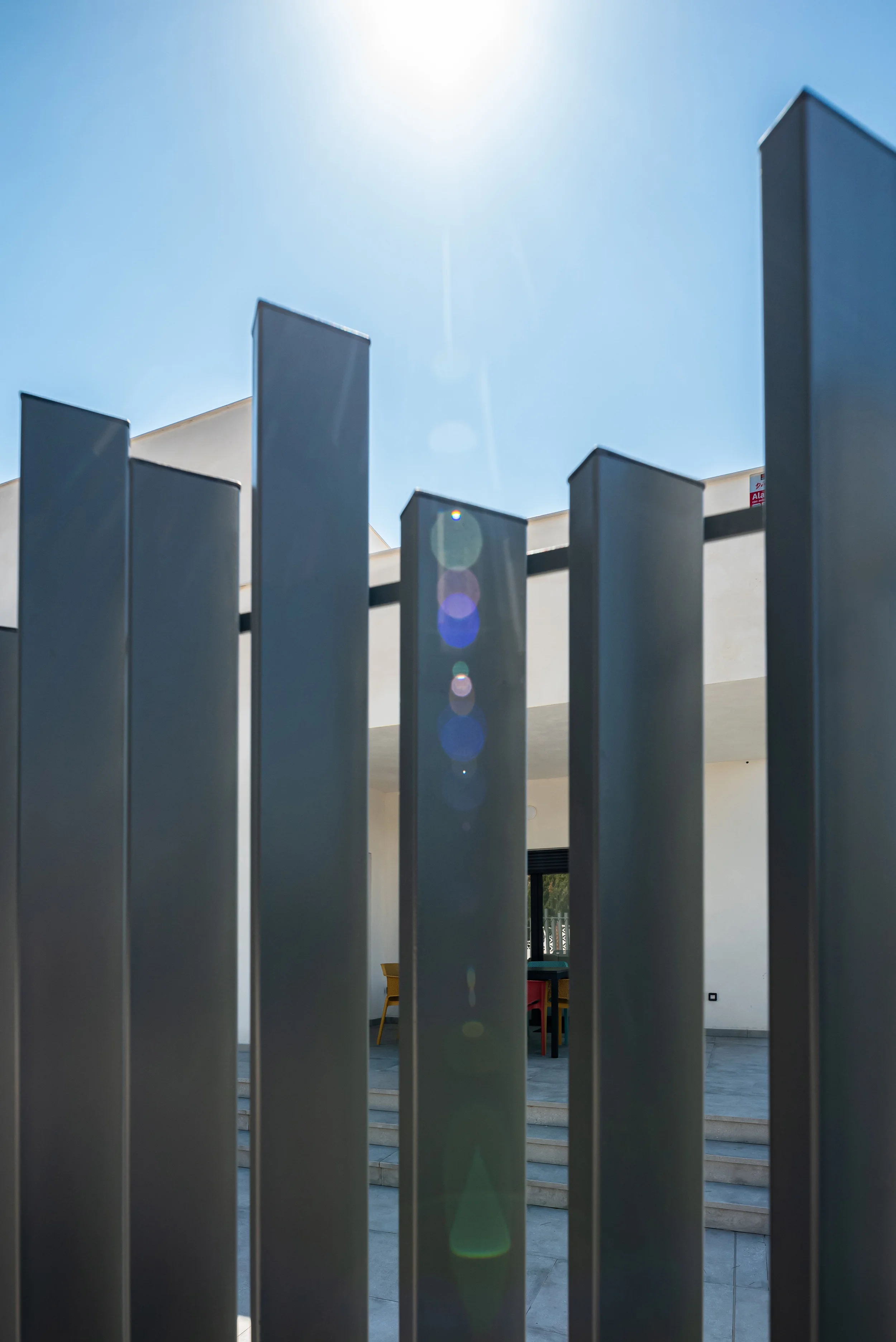 esvibar-arquitectes-villa-luca-verja-exterior-contemporanea-vivienda-obra-nueva-castellon-01.webp
