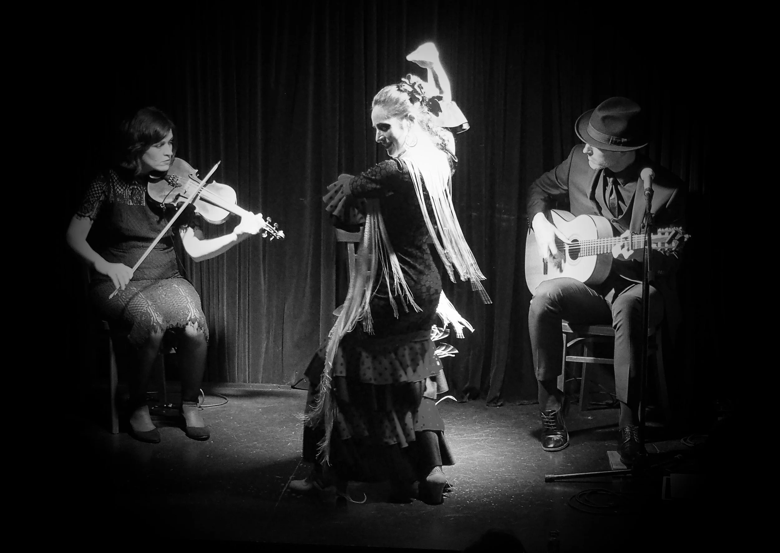 Candela Flamenca promo pic 1 vignette.jpg