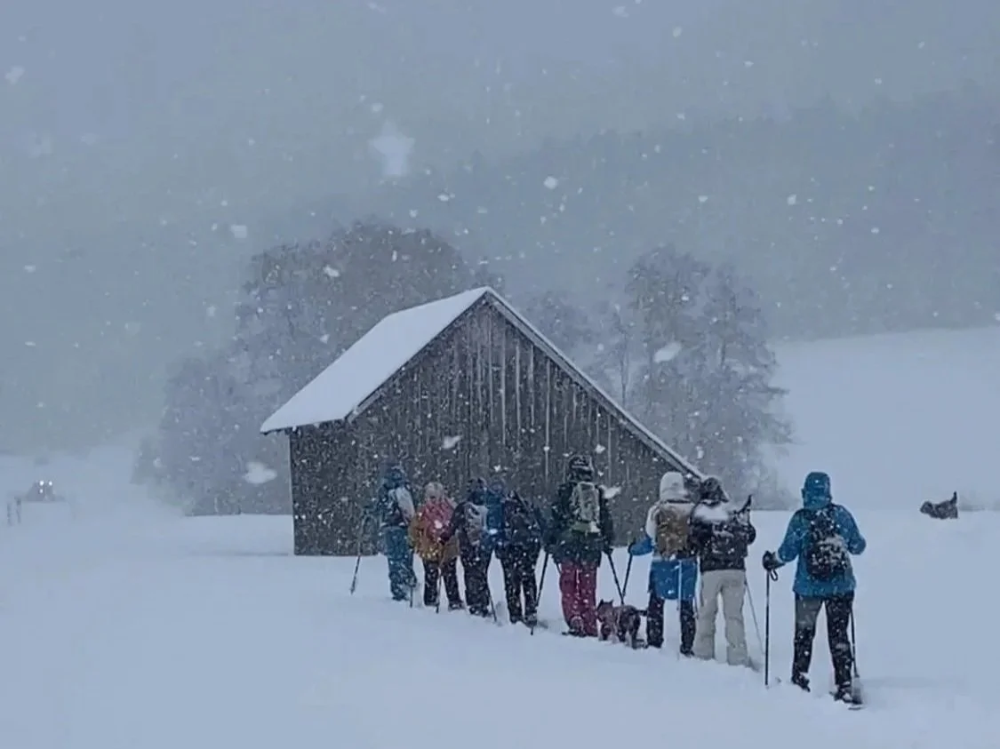 Ödensee Berg See im Winter beim Schneeschuhwandern