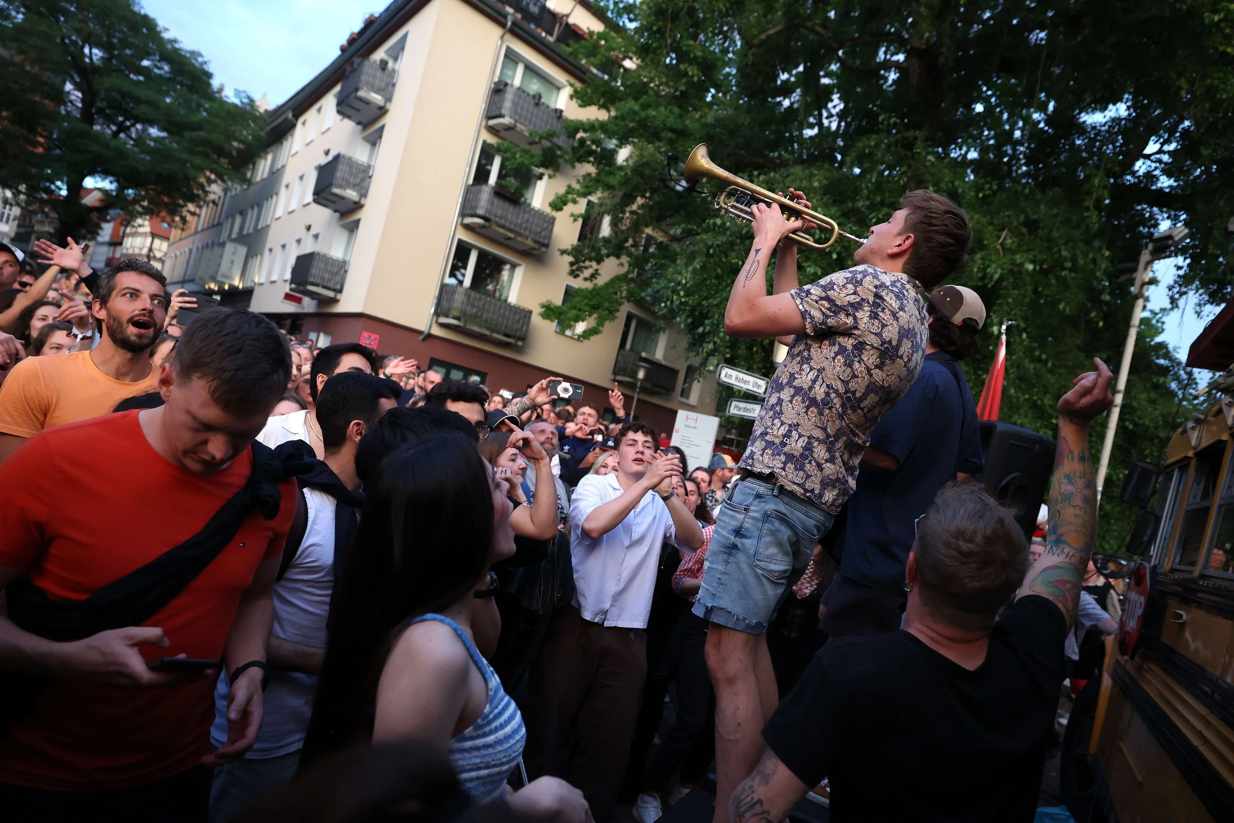 Über 180 Städte, bis zu 4,5 Millionen Besucher:innen und mehr als 100.000 aktiv Mitwirkende machen die Fête de la Musique zur größten Beteiligungsaktion für Live-Musik in Deutschland.