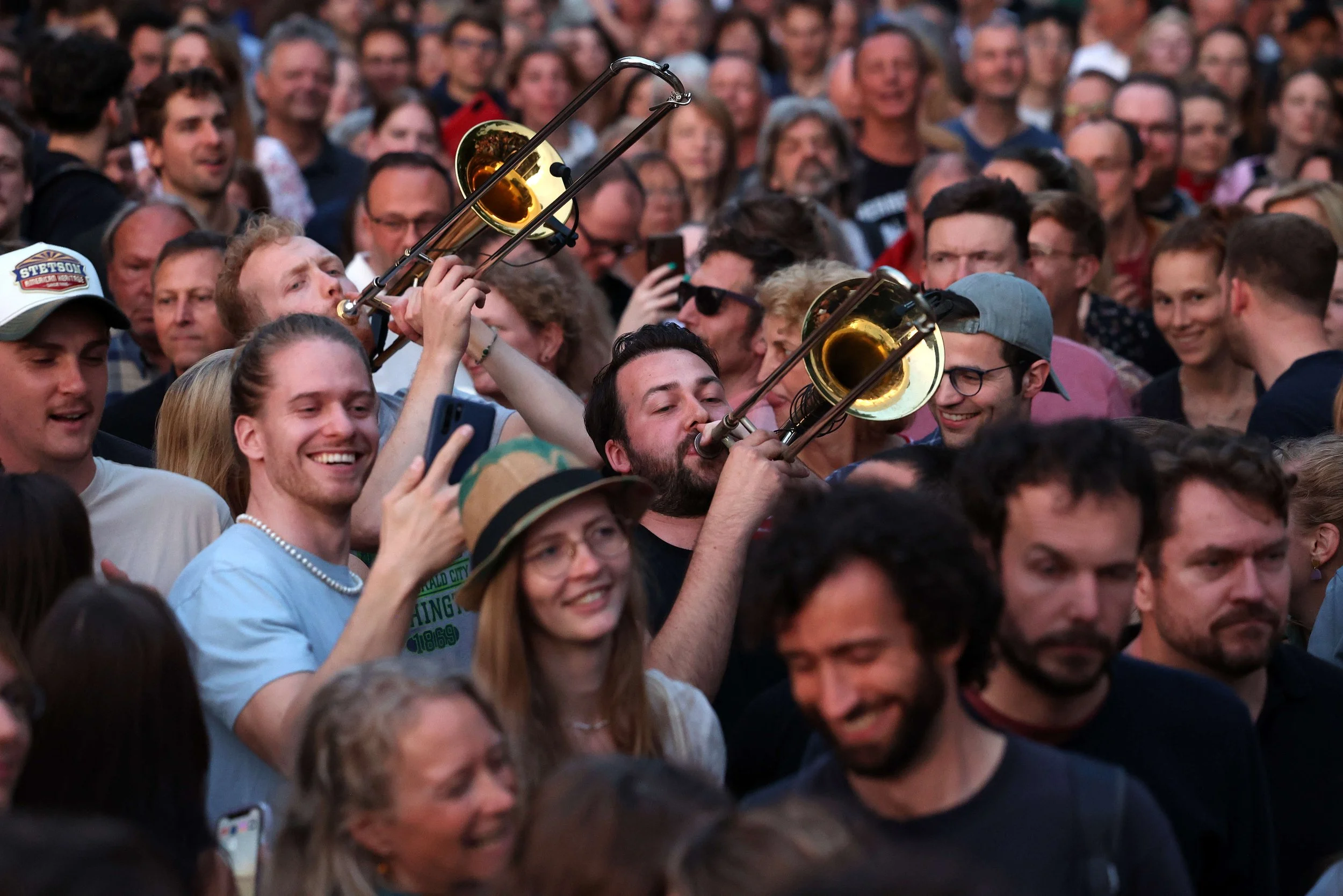 Über 180 Städte, bis zu 4,5 Millionen Besucher:innen und mehr als 100.000 aktiv Mitwirkende machen die Fête de la Musique zur größten Beteiligungsaktion für Live-Musik in Deutschland.