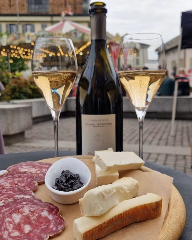 🍾 Un weekend che sa di territorio e di brindisi fatti come si deve!
Da 3BriEn abbiamo celebrato la Festa del Salame Nobile Cremasco come piace a noi: unendo le nostre etichette alle eccellenze locali 🍷

✨ Protagonisti: 🥇 il Salame Nobile Cremasco 
