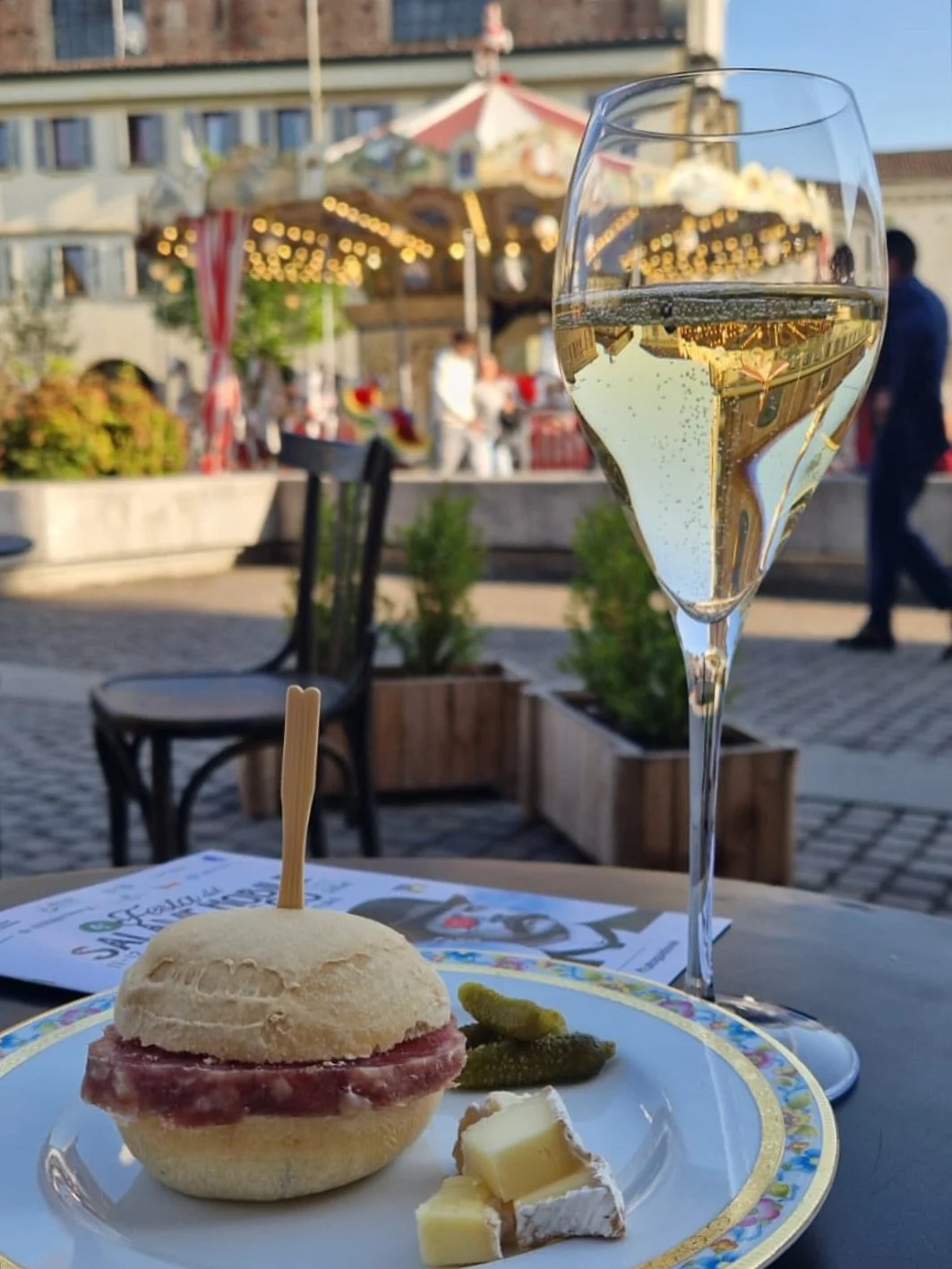 Da 3BriEn, in occasione della Festa del Salame Nobile Cremasco, arriva una proposta tutta da gustare:

✨ Calice di Champagne 🥖 Pane, salame nobile cremasco, salva e prodotti tipici del territorio

😏 Tradizione s&igrave;&hellip; ma con un twist inno