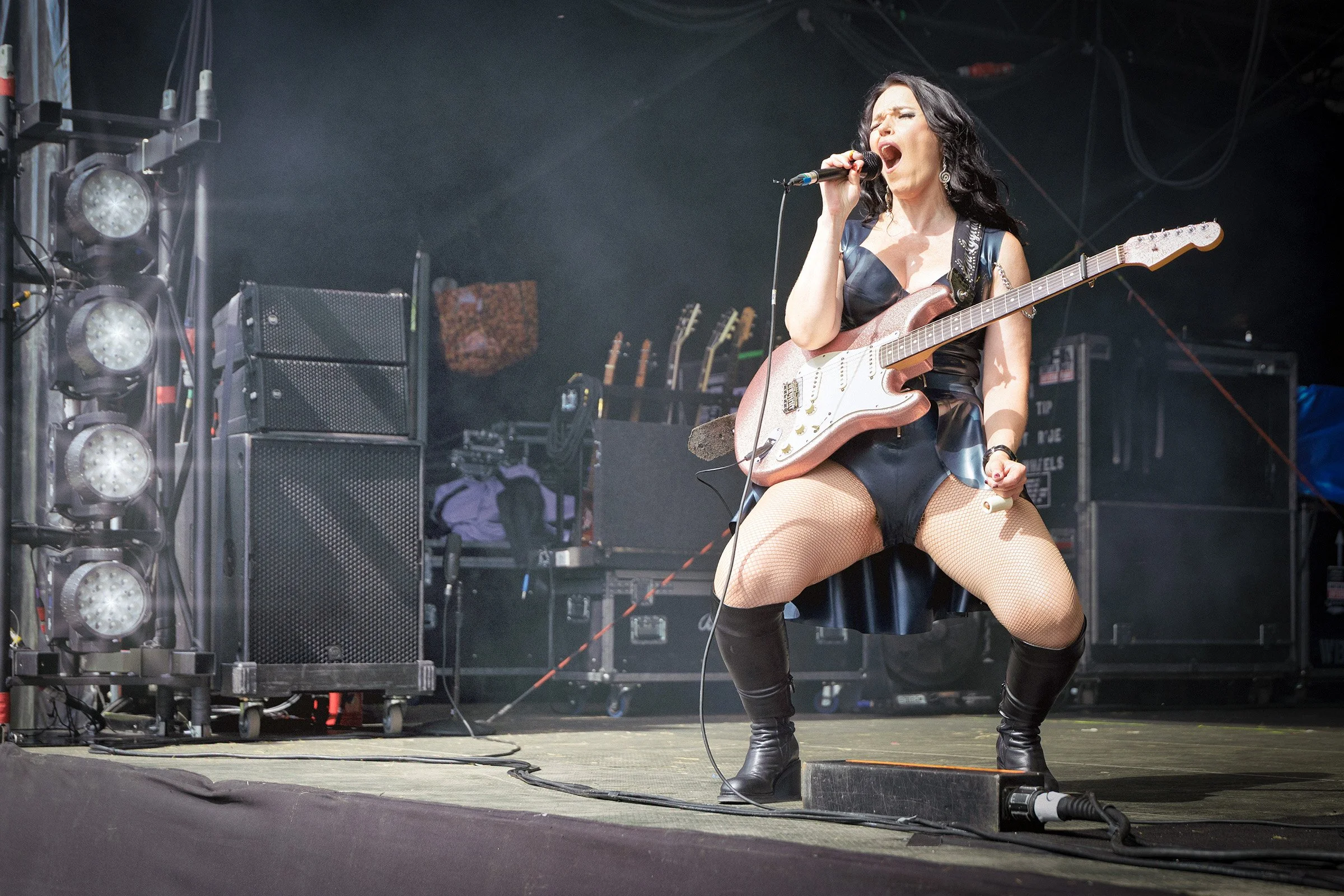 Erja Lyytinen in an energetic stage moment during her Puistoblues Festival 2026 performance
