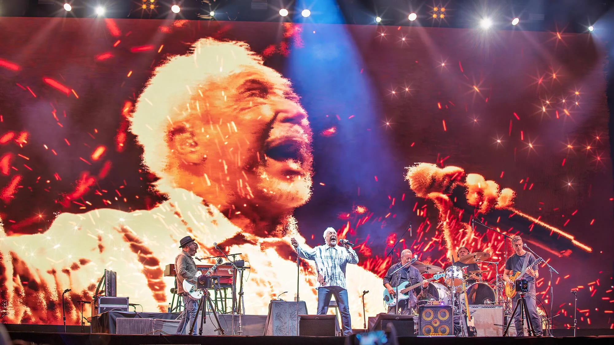 Sir Tom Jones – setting Pori Jazz 2023 alight with “Great Balls of Fire.”
