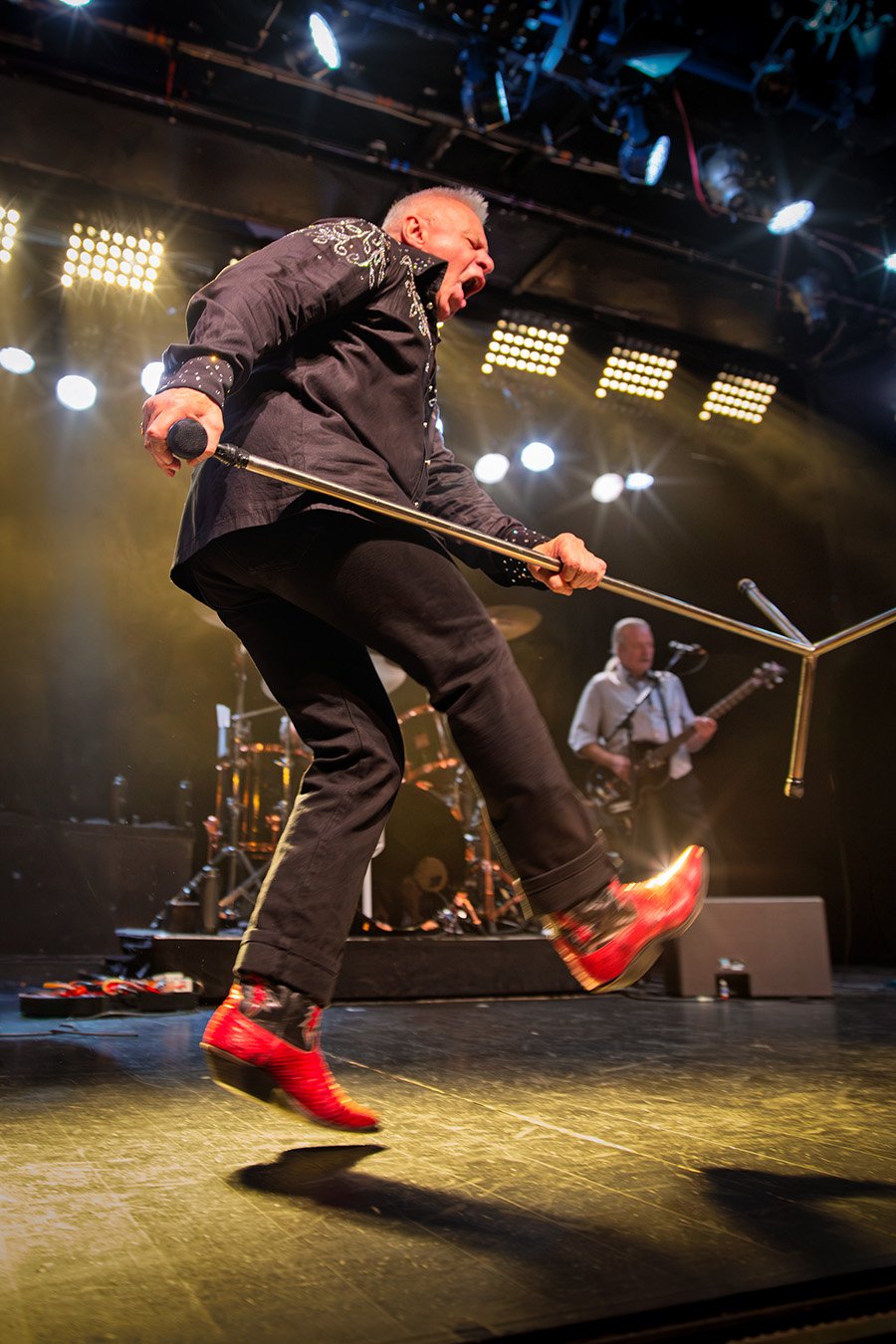 Jerry Williams in motion on stage, wearing his signature red shoes during a live performance in Stockholm, 2016. A duck walk by Jerry Williams
