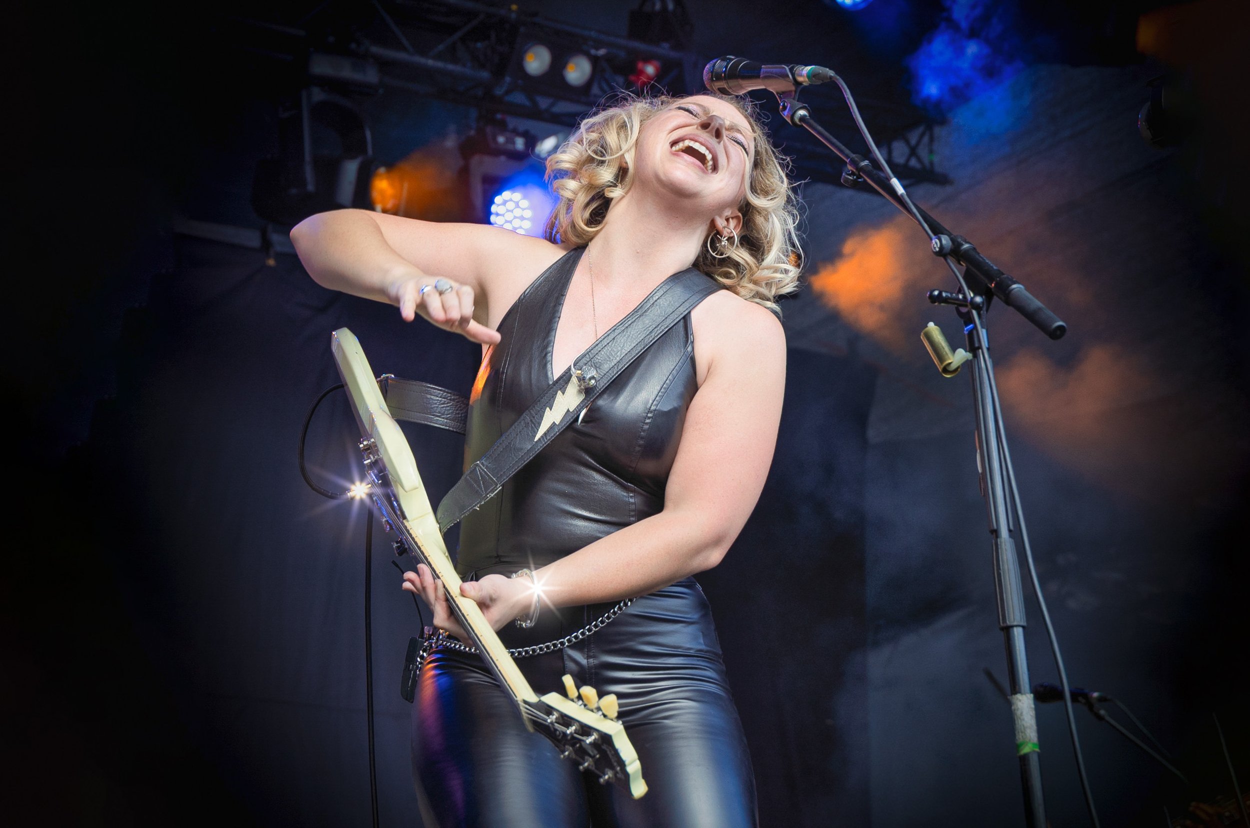 Samantha Fish, Blues with fire, Guitar with attitude, Puistoblues 2026, Finland photo Esa Malm