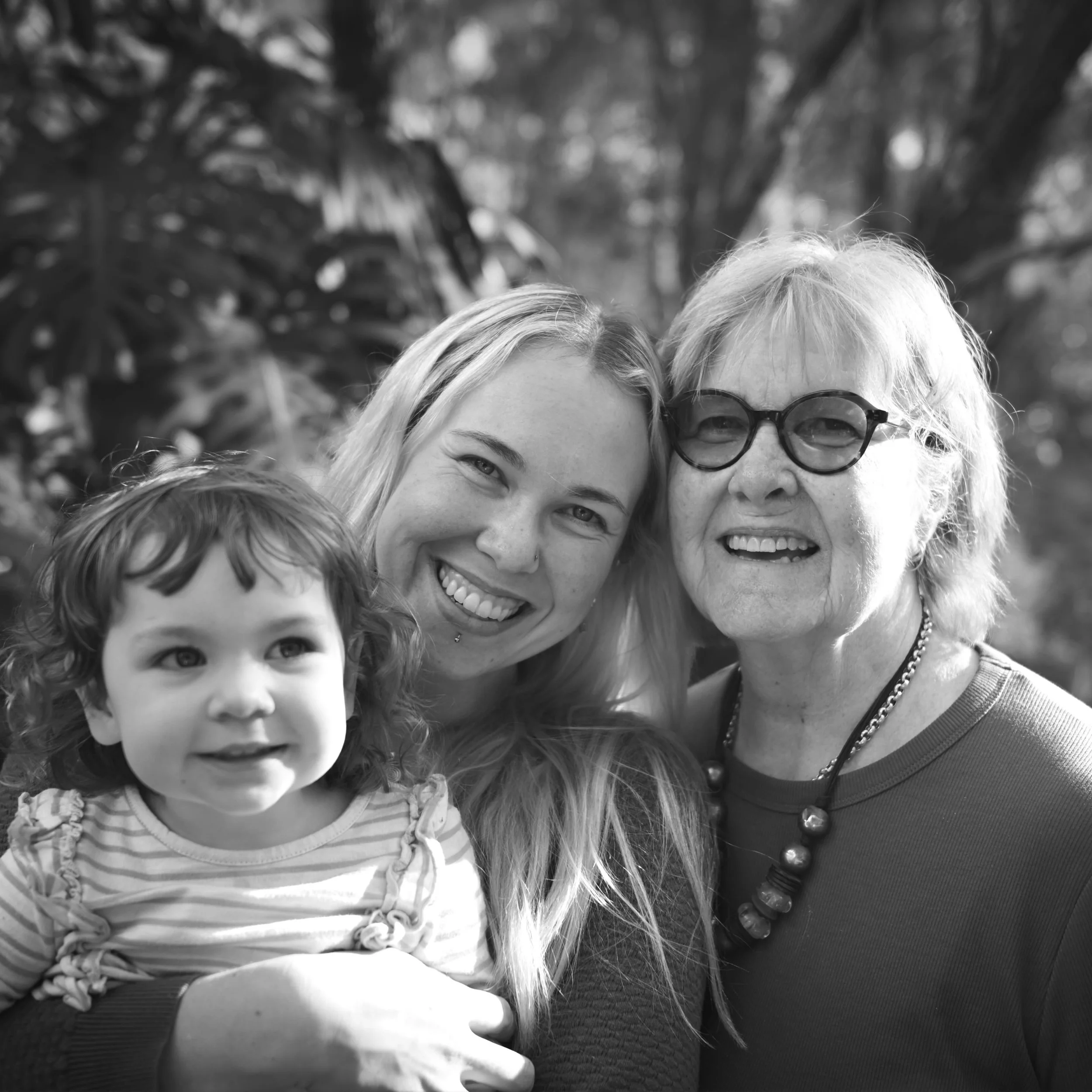 I decided to do an impromptu Mother&rsquo;s Day session with my own family. Garbage bin for the tripod and I led the way. It was fun, didn&rsquo;t take too much time and now some lovely photos to frame. ❤️
.
.
.
#motherslove #maitlandphotographer #br