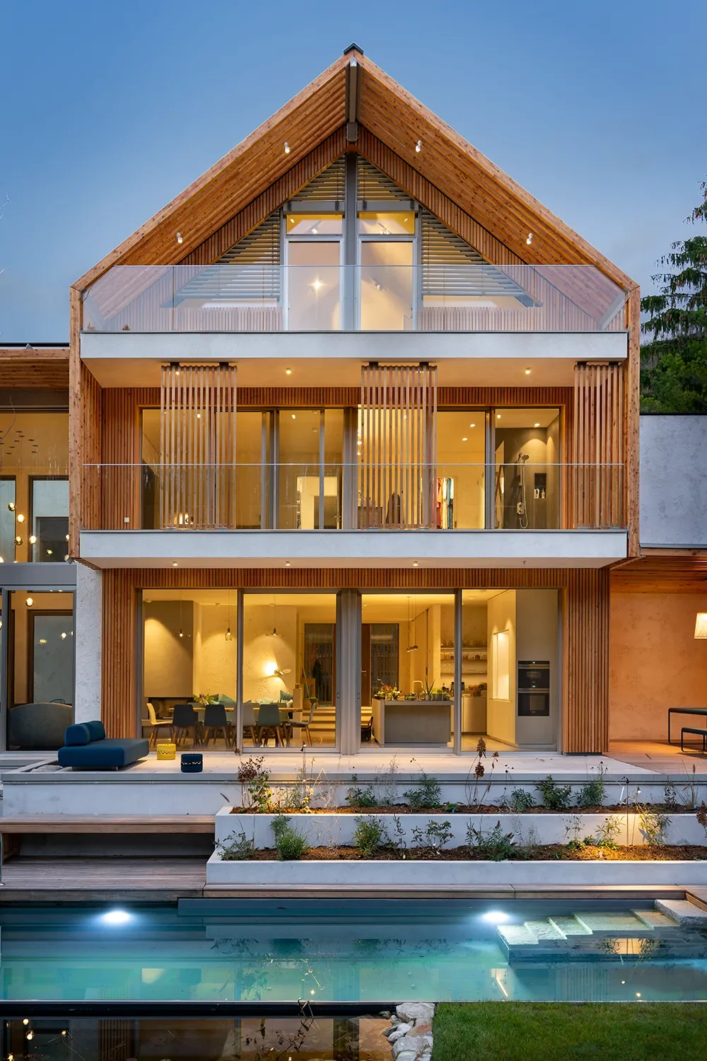 martinjager-architekturfotograf-holzbau-immobilie-pool-garten.webp