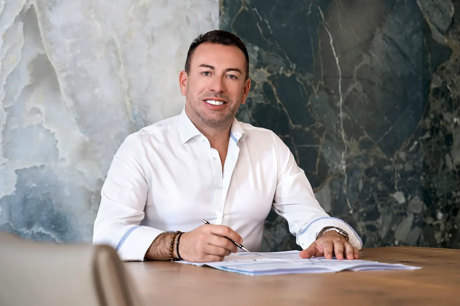 martinjager-leonbau-baufirma-architekturbuero-ceo-portrait.webp