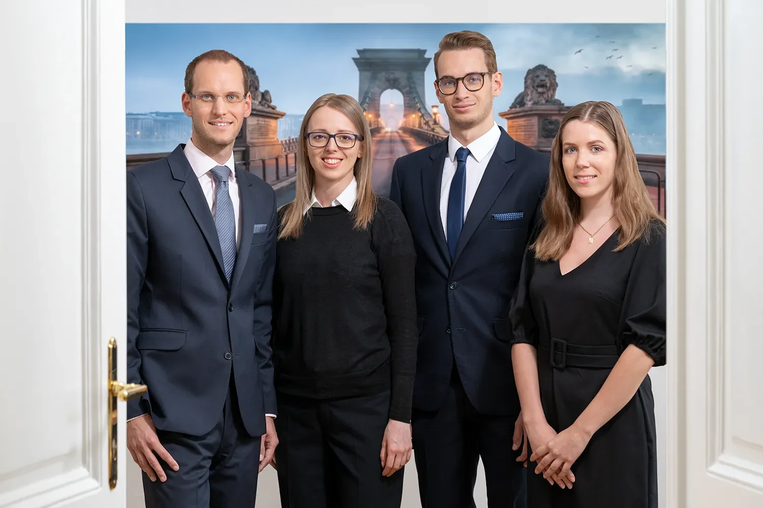 martinjager-businessportrait-anwaltskanzlei-teamfoto.webp