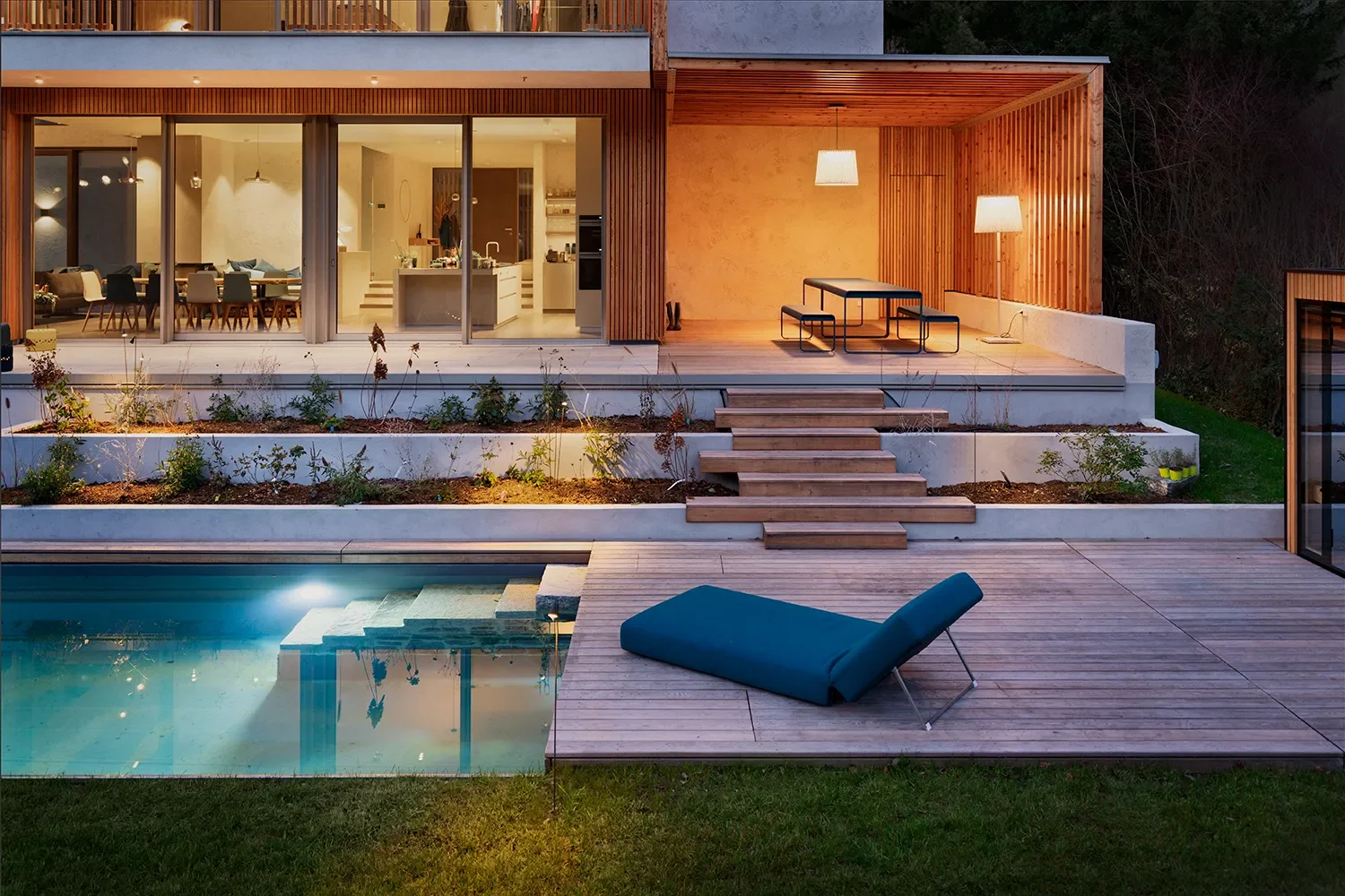 martinjager-architekturfotograf-pool-garten-holzdeck.webp