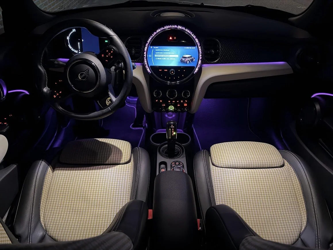 Mini Cooper SE Interieur verlichting (hoog).jpg