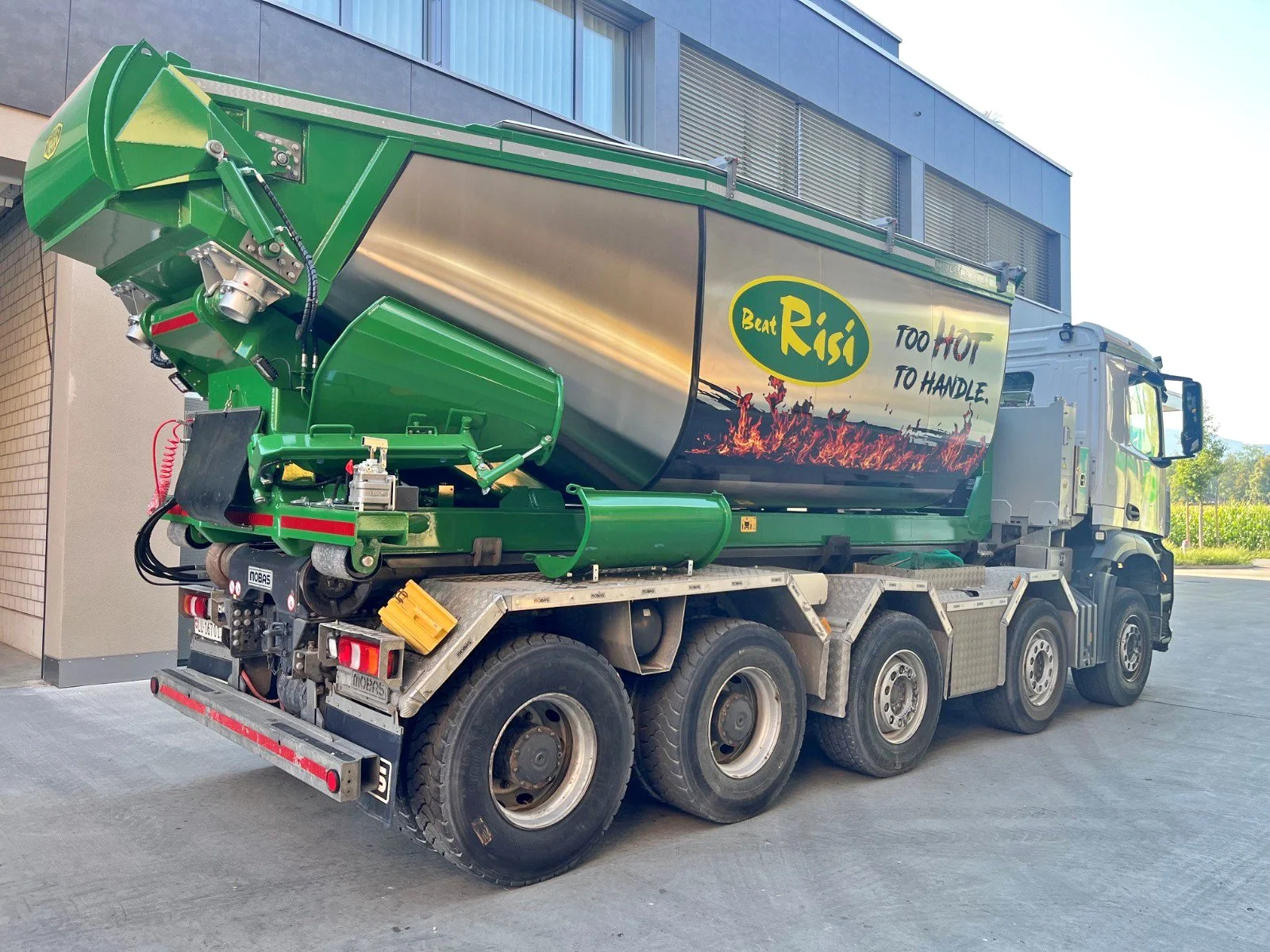 Neu in unserem Fuhrpark: Siloki für vielseitige Transporte