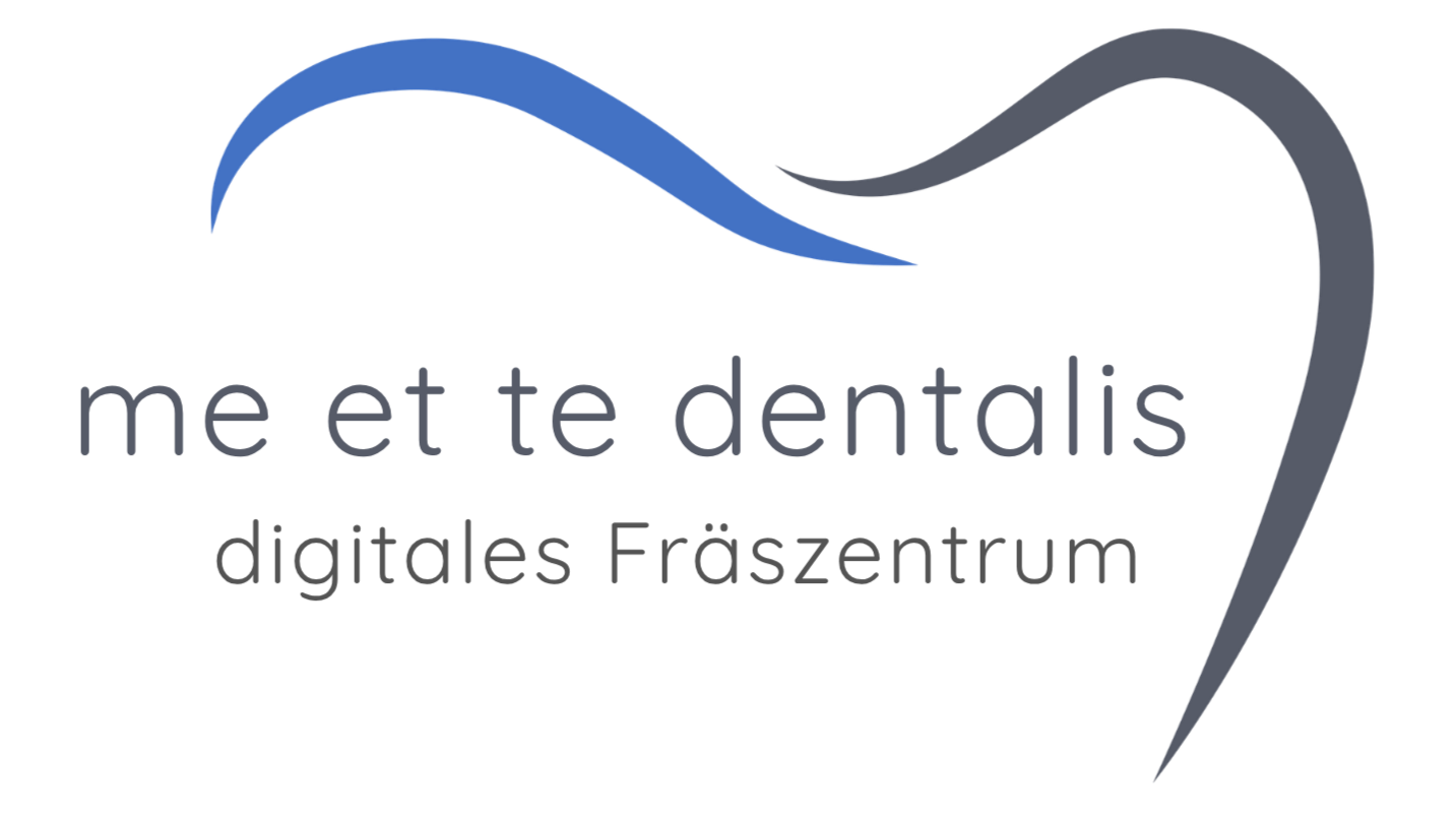 Logo eines Zahnarztpraxen mit stilisiertem Zahn und Text "me et te dentalis digitales Fräszentrum" in Deutsch.
