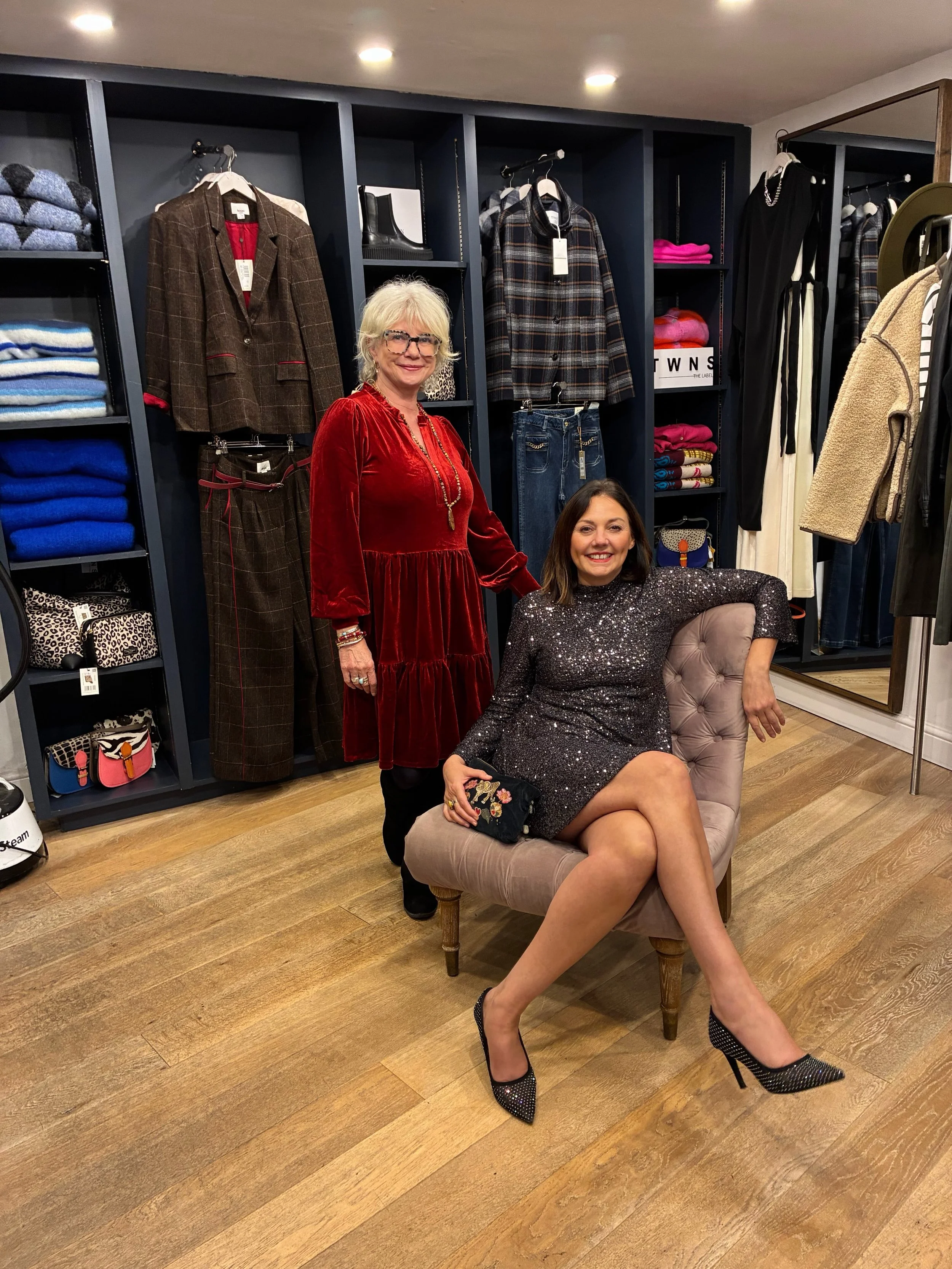 This is one for your diary!

Join our Vinegar Hill Wardrobe team this Thursday for an evening of festive fun &amp; fizz 🥂

Sip a glass of bubbles as you shop, enjoy 10% off all evening, and enter our raffle to win pieces from the collection.

 Thurs
