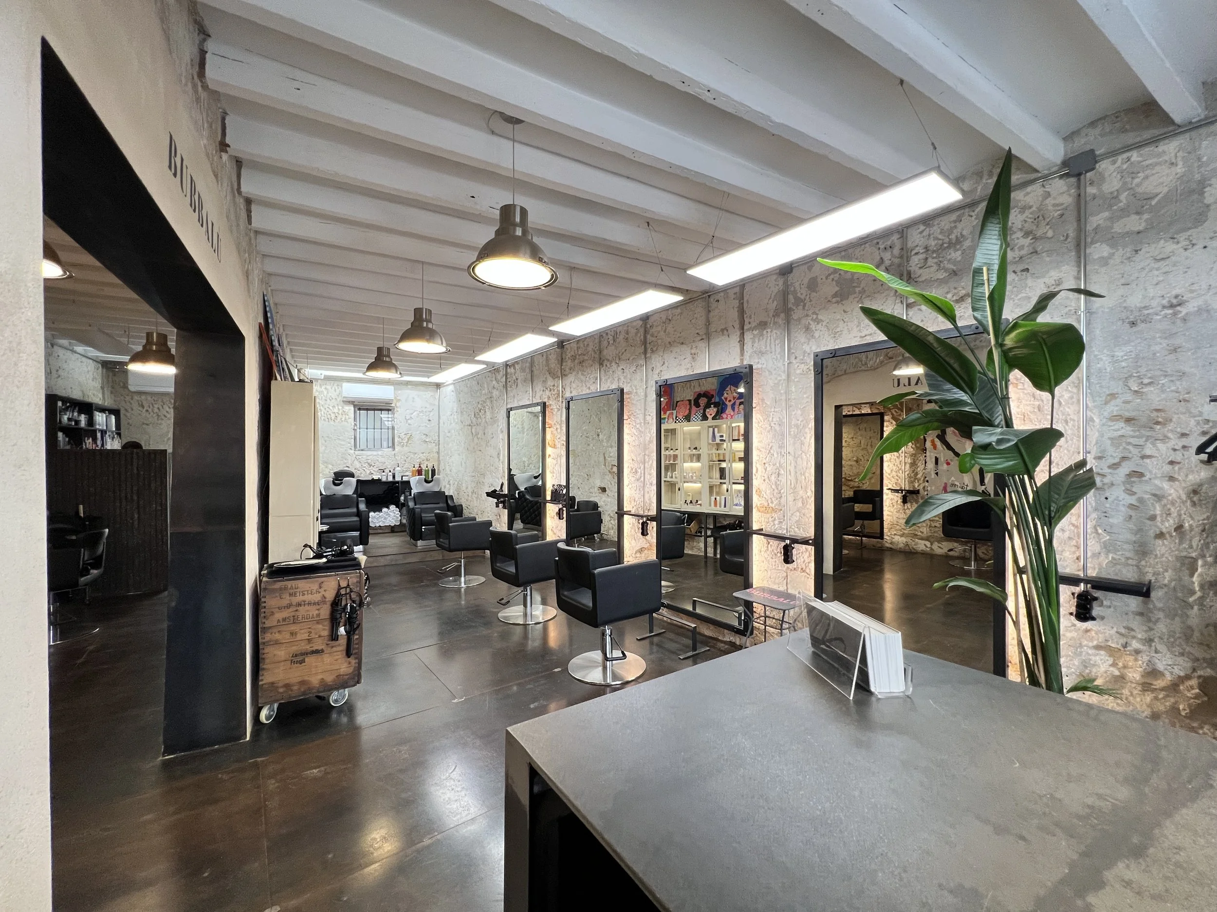 Inside Bubbalù hair salon, Palma de Mallorca — view from reception