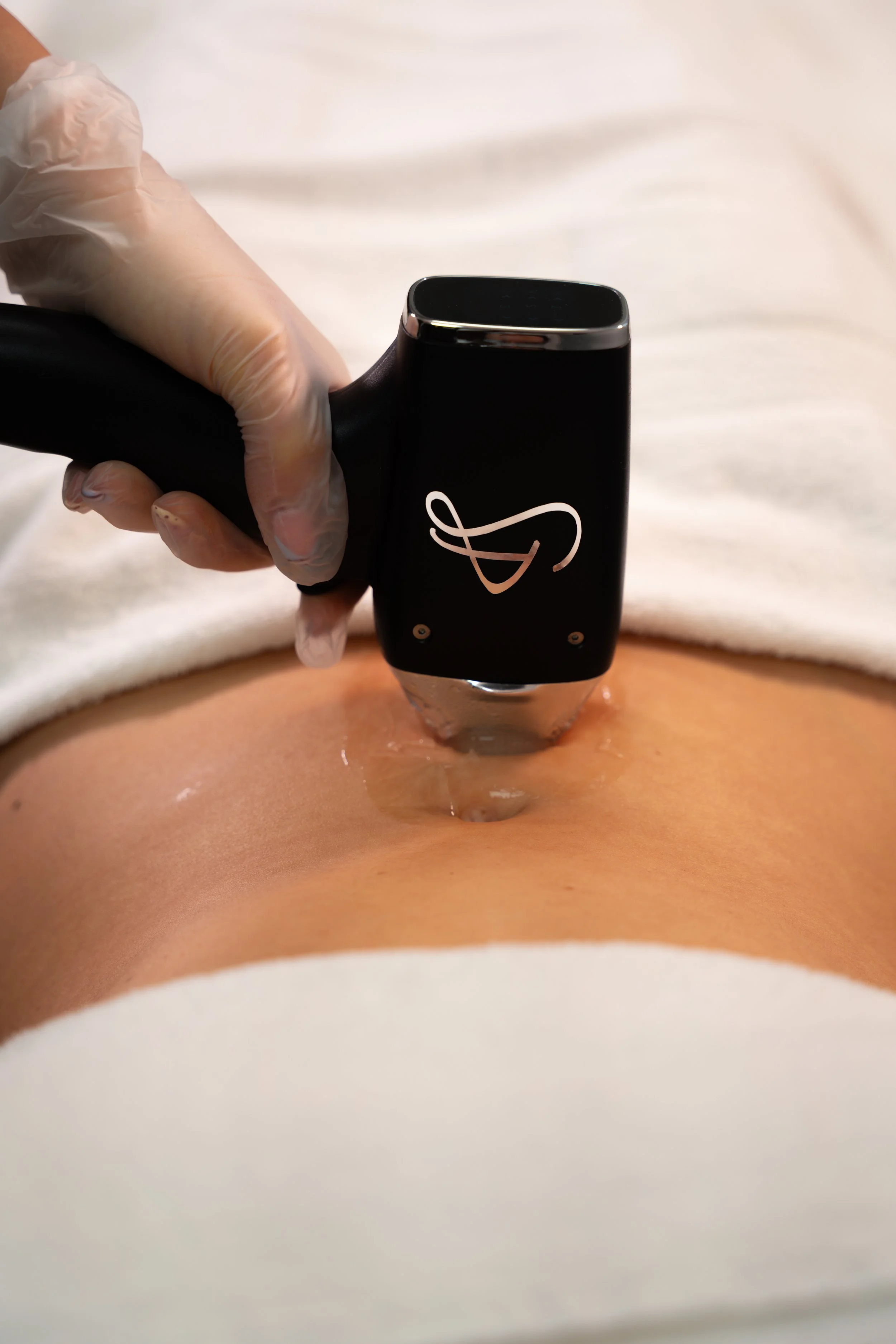 Professional body treatment on the abdomen in a clinical setting — The Laser Base Training Academy.