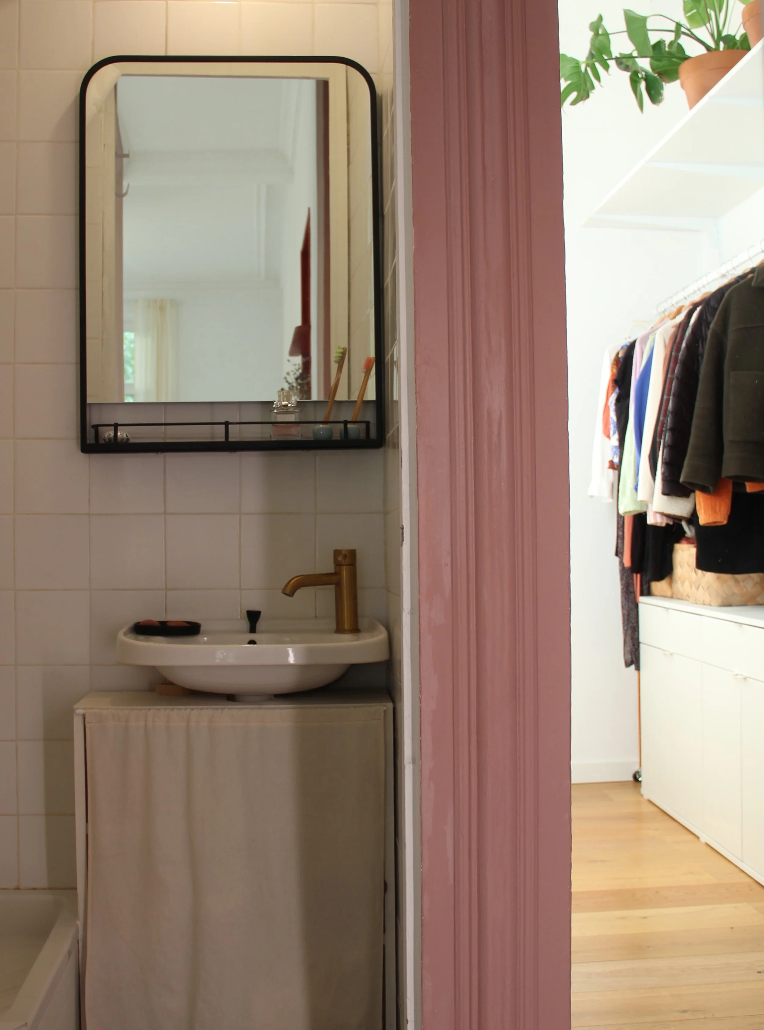 | La pi&egrave;ce d'eau | avant.apr&egrave;s
.
Projet Jaures | R&eacute;novation compl&egrave;te d&rsquo;un appartement de 40m2 | Grenoble. 

#r&eacute;novation #architecture #designinterieur#architectureinterieur #d&eacute;corationint&eacute;rieure