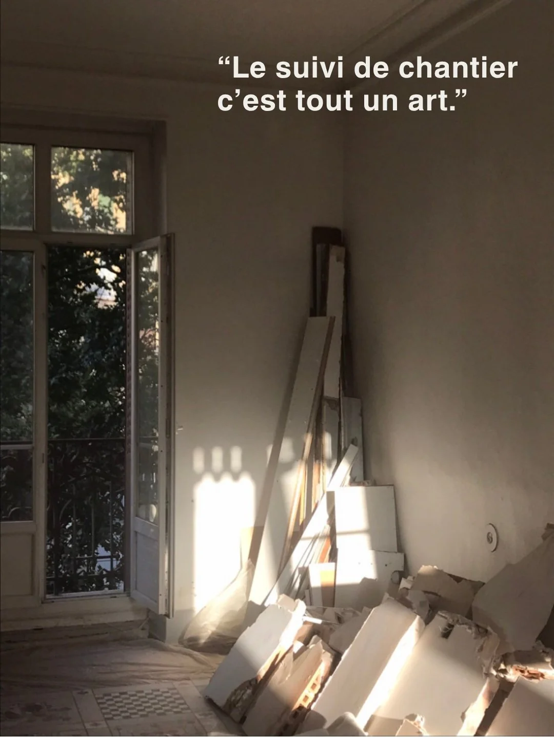 Derri&egrave;re chaque chantier, il y a un architecte qui coordonne, v&eacute;rifie et ajuste. 

Son r&ocirc;le c&rsquo;est de : 
- veiller &agrave; ce que chaque d&eacute;tail respecte le projet dessin&eacute;,
- assurer le bon avancement des travau