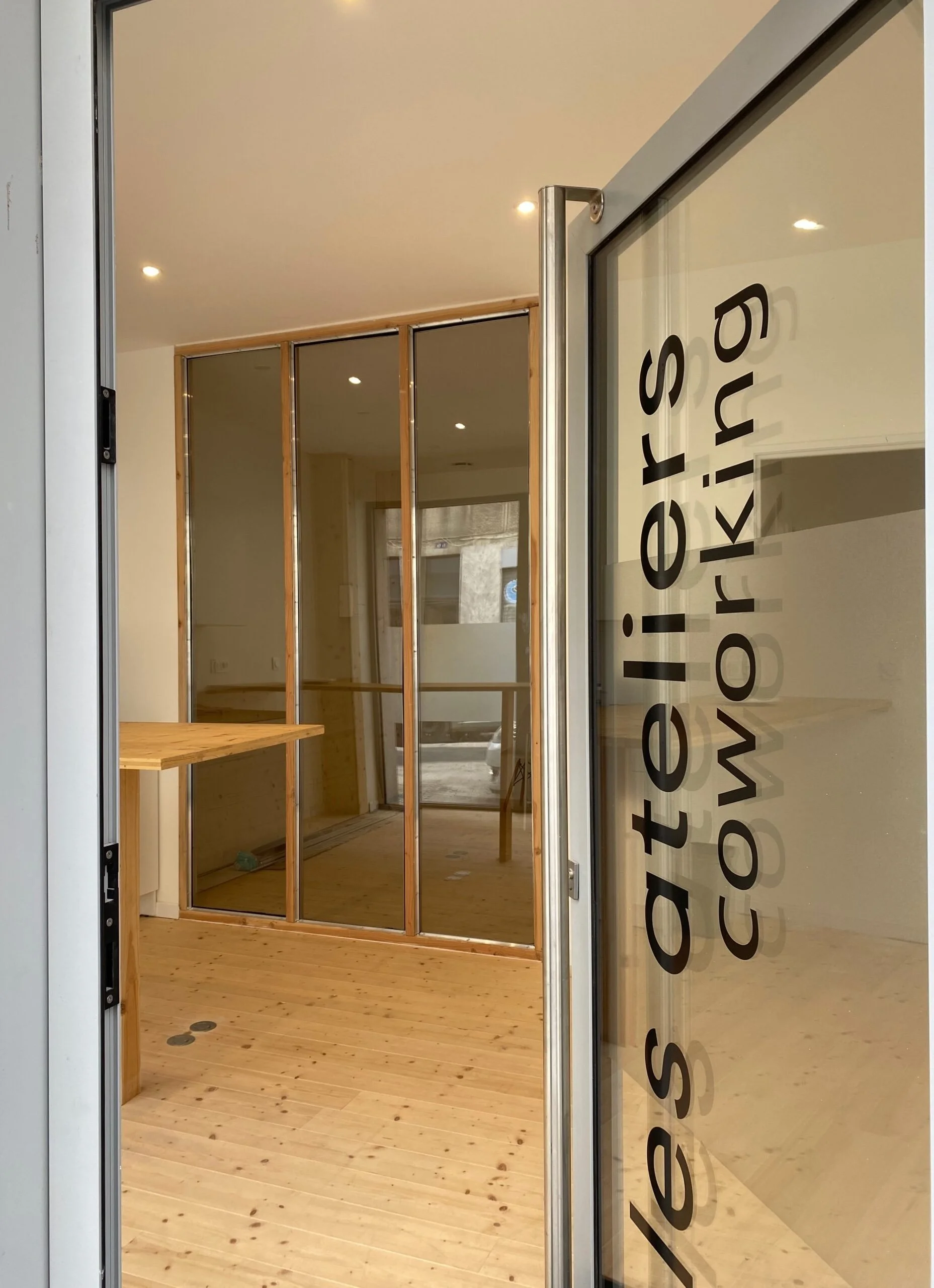 CO-WORKING