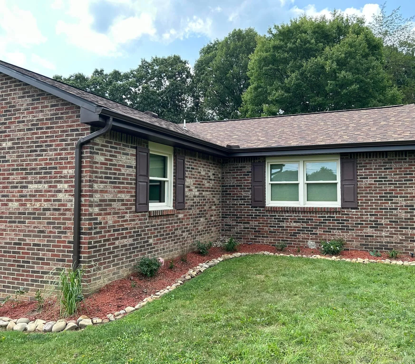 Gutter replacement in Olive Branch, MS with custom-fit seamless gutters for improved drainage and a clean, professional finish.