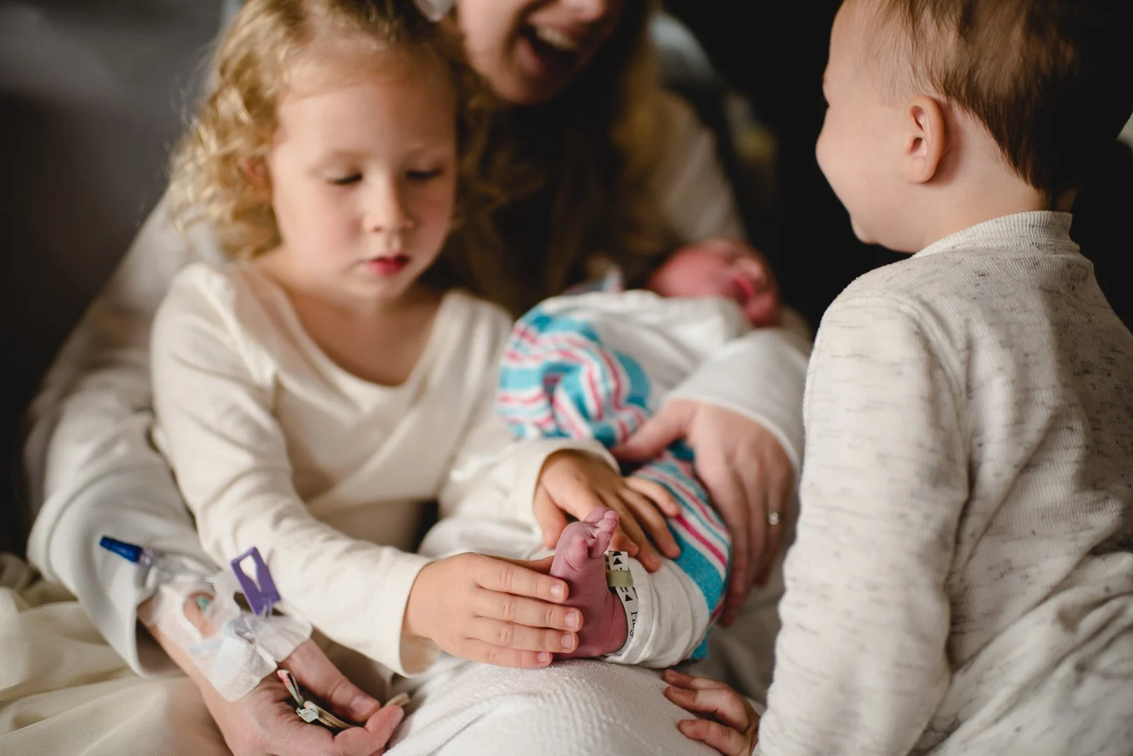 RosieBirth4.18.18Siblings-13 copy.jpg