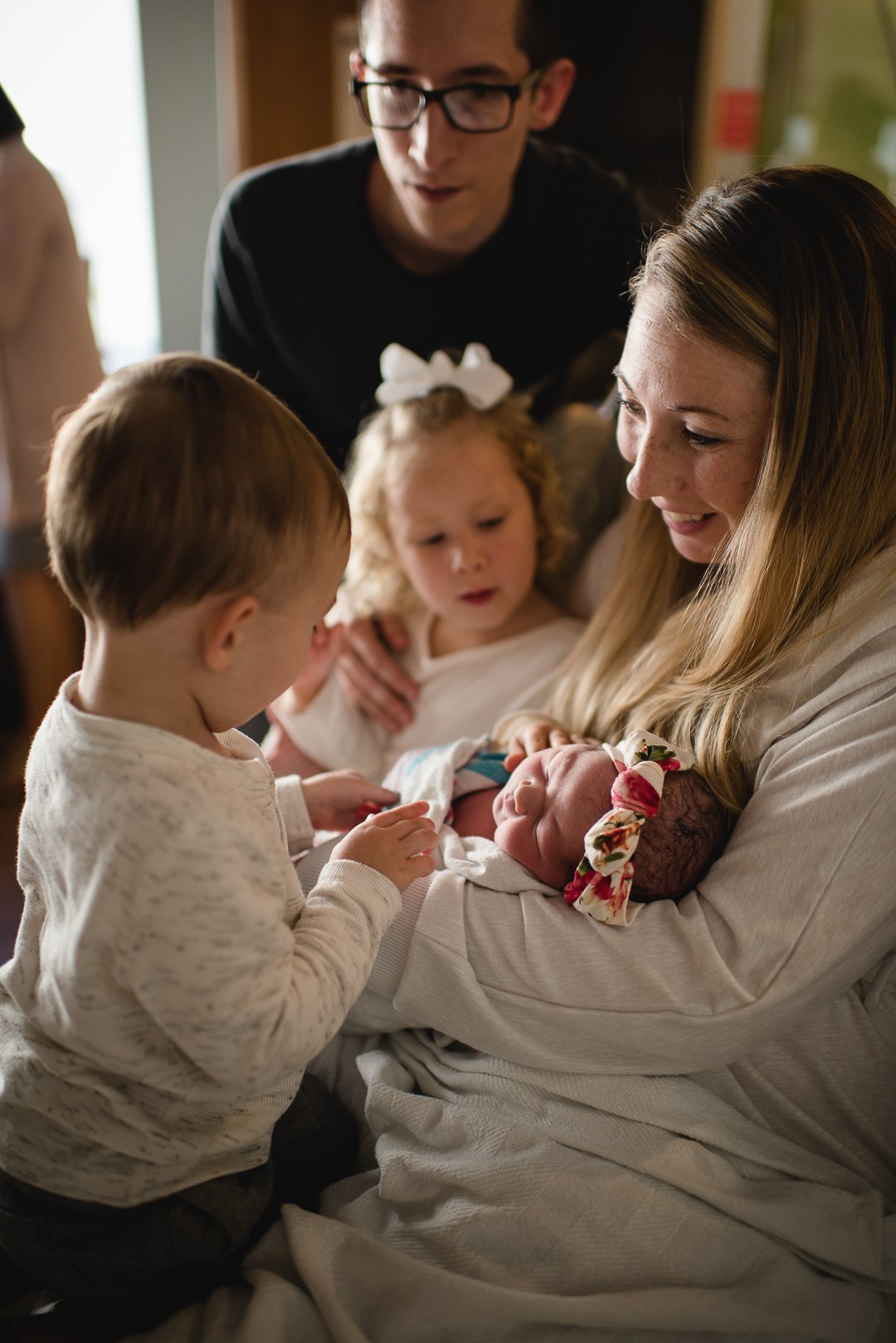 RosieBirth4.18.18Siblings-12 copy.jpg