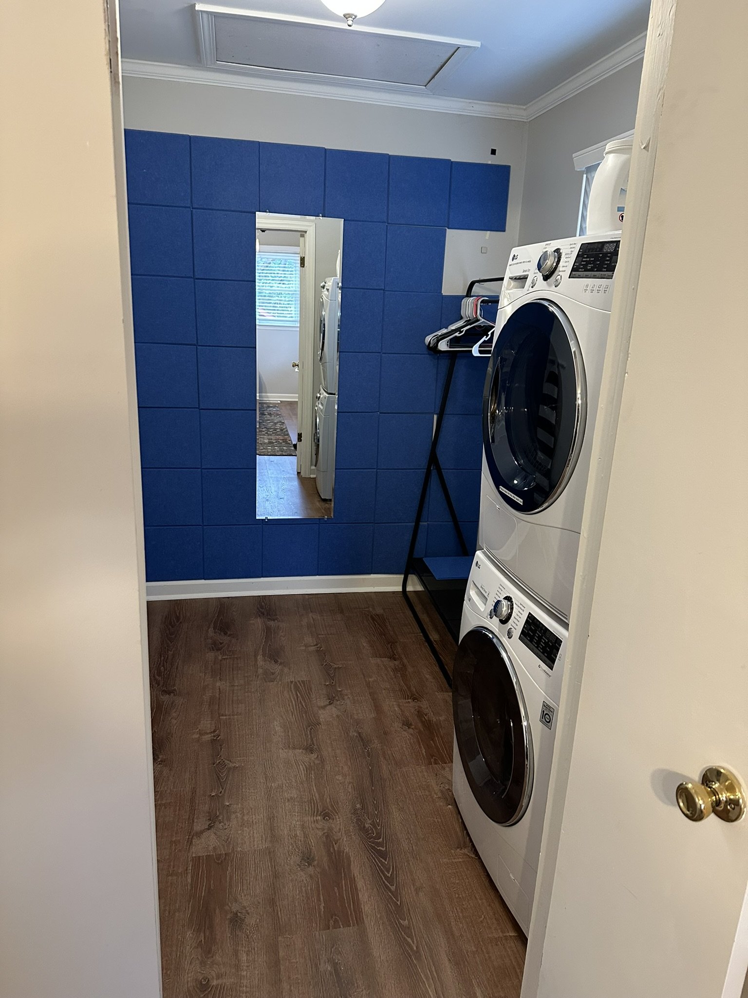 Inlaw Suite washer-dryer.JPEG