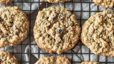 Chewy Oatmeal Raisin Cookies