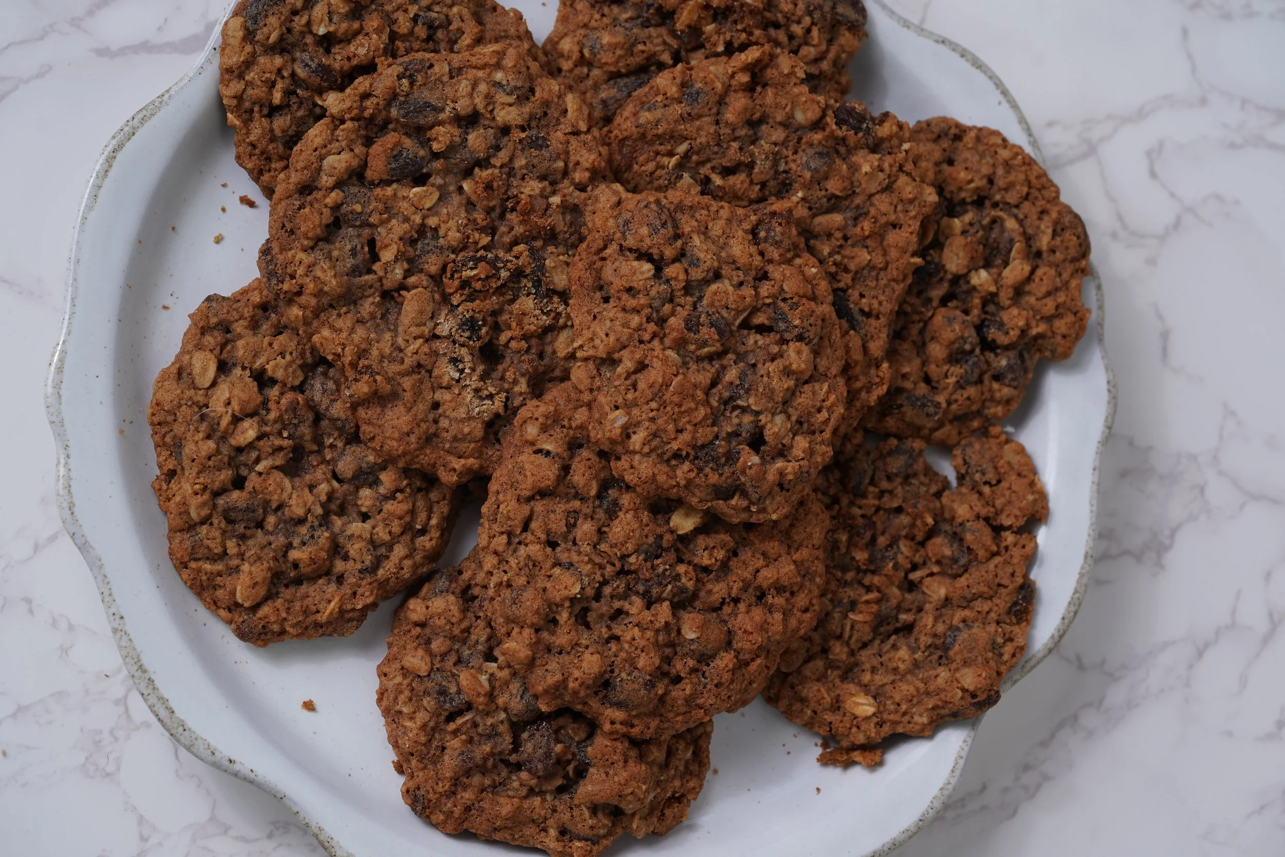 Chewy Oatmeal Raisin Cookies