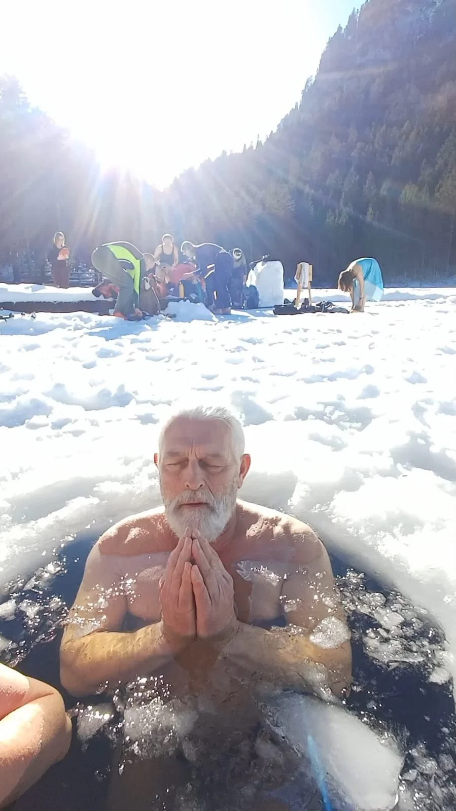Nicht gleich ins kalte Wasser springen: der sichere Weg ins Eisbad