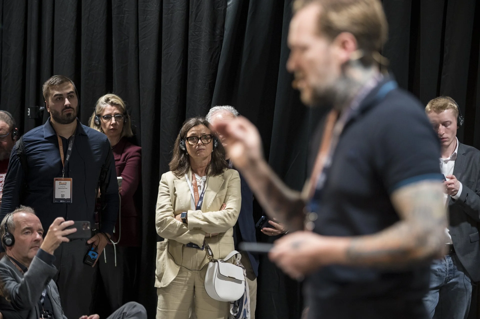Sven Wiesner als Speaker auf einer KI Konferenz in Hamburg von Neon Gold Innovations, ein KI Talk und KI Masterclass auf einer AI Konferenz