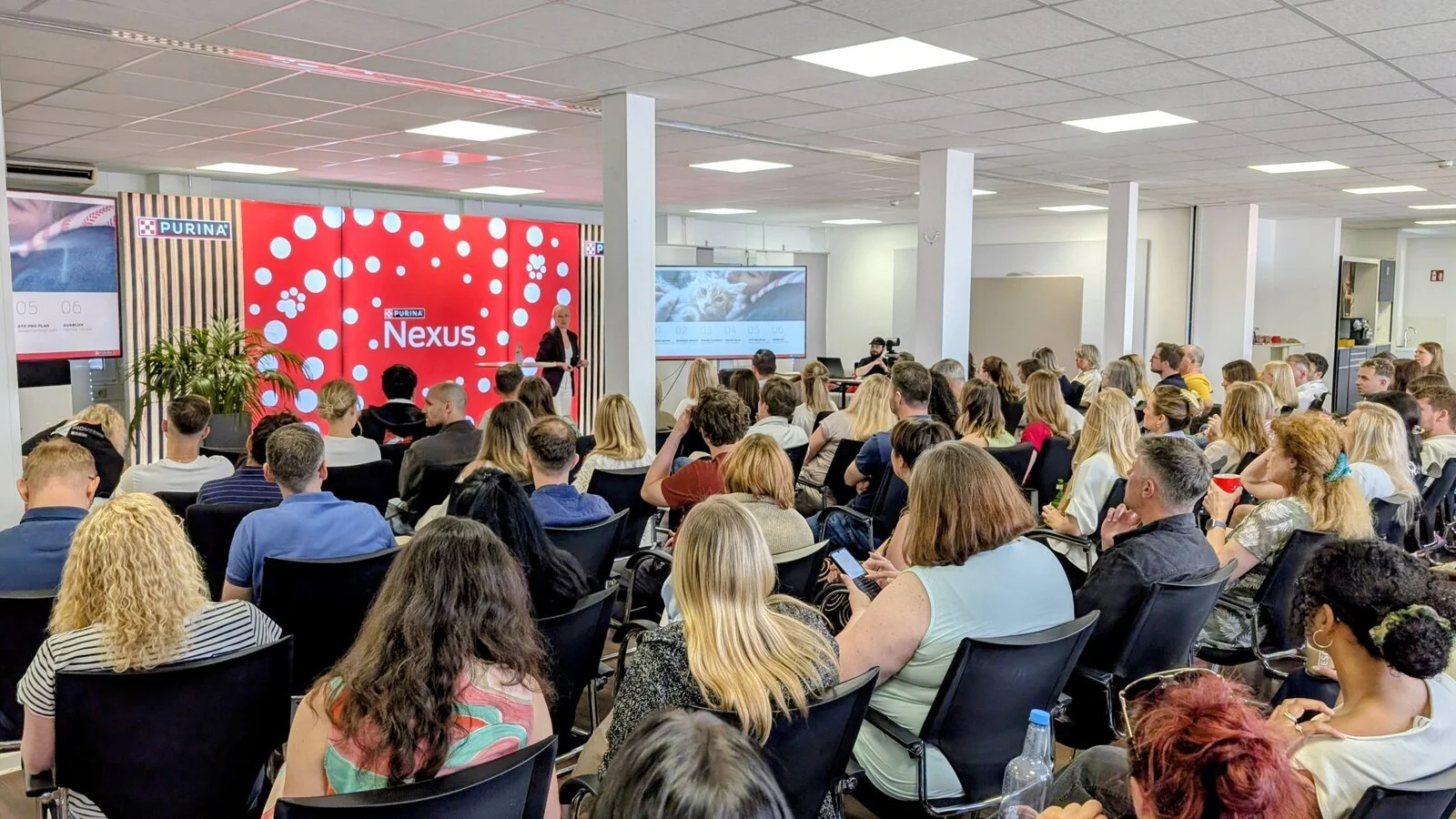 Volles Publikum beim Nestlé Purina PetCare Europe AI Day zur KI-Transformation in Unternehmen
