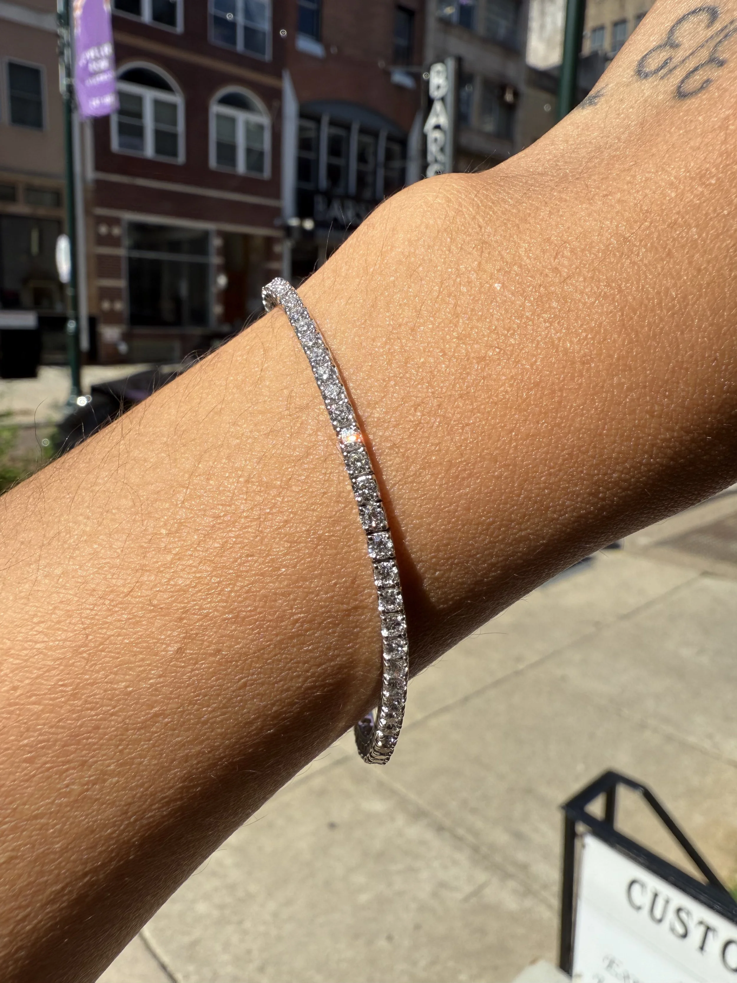 5.70 Carats Diamond Tennis Bracelet - 14K White Gold